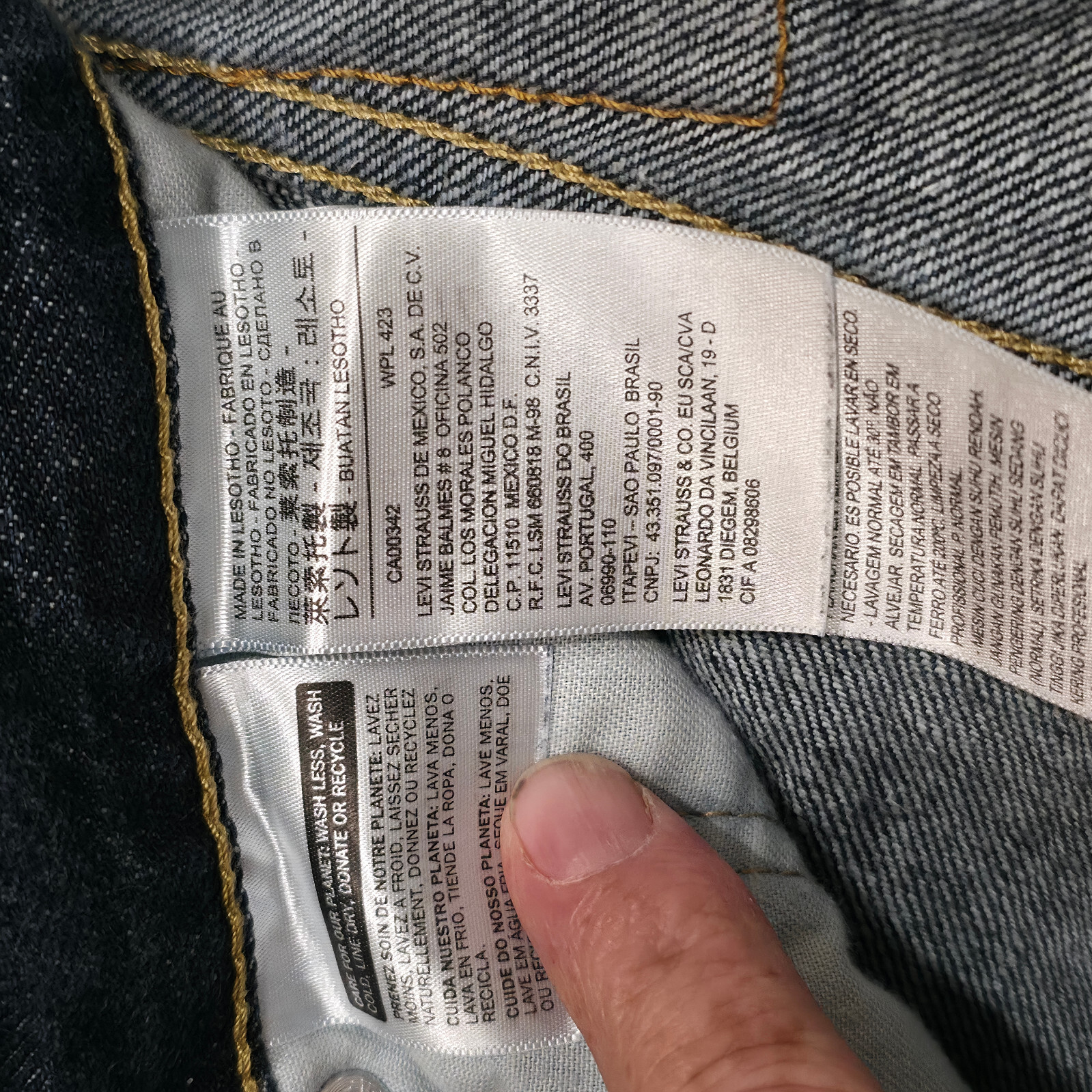 Levi’s 505 Men’s Denim Blue Jeans Straight Leg Size 31X34 Actual 30X32