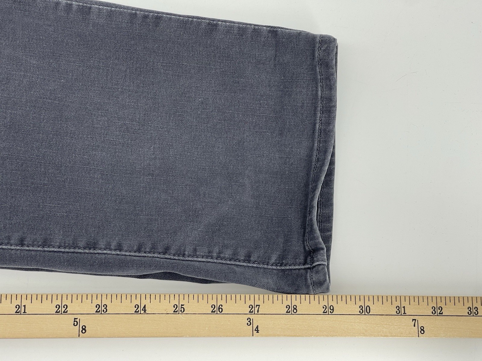 Levis Classic Straight Leg Stretch Jeans Women Size 31 Mid Rise Gray Denim