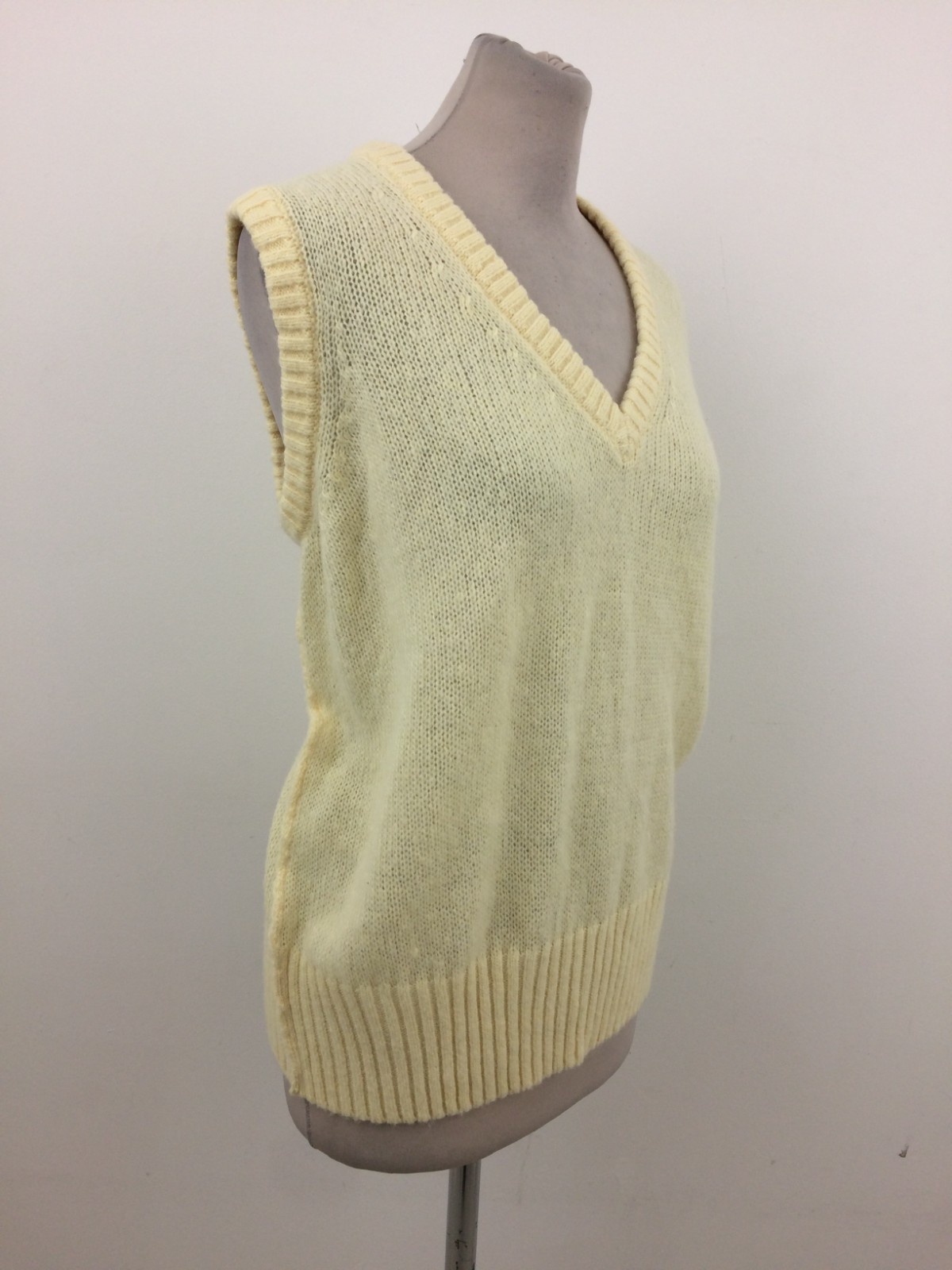 Autograph Women’s Jumper Vest Size L Pale Straw Knit S/Sleeve V-Neck Rib Hem New