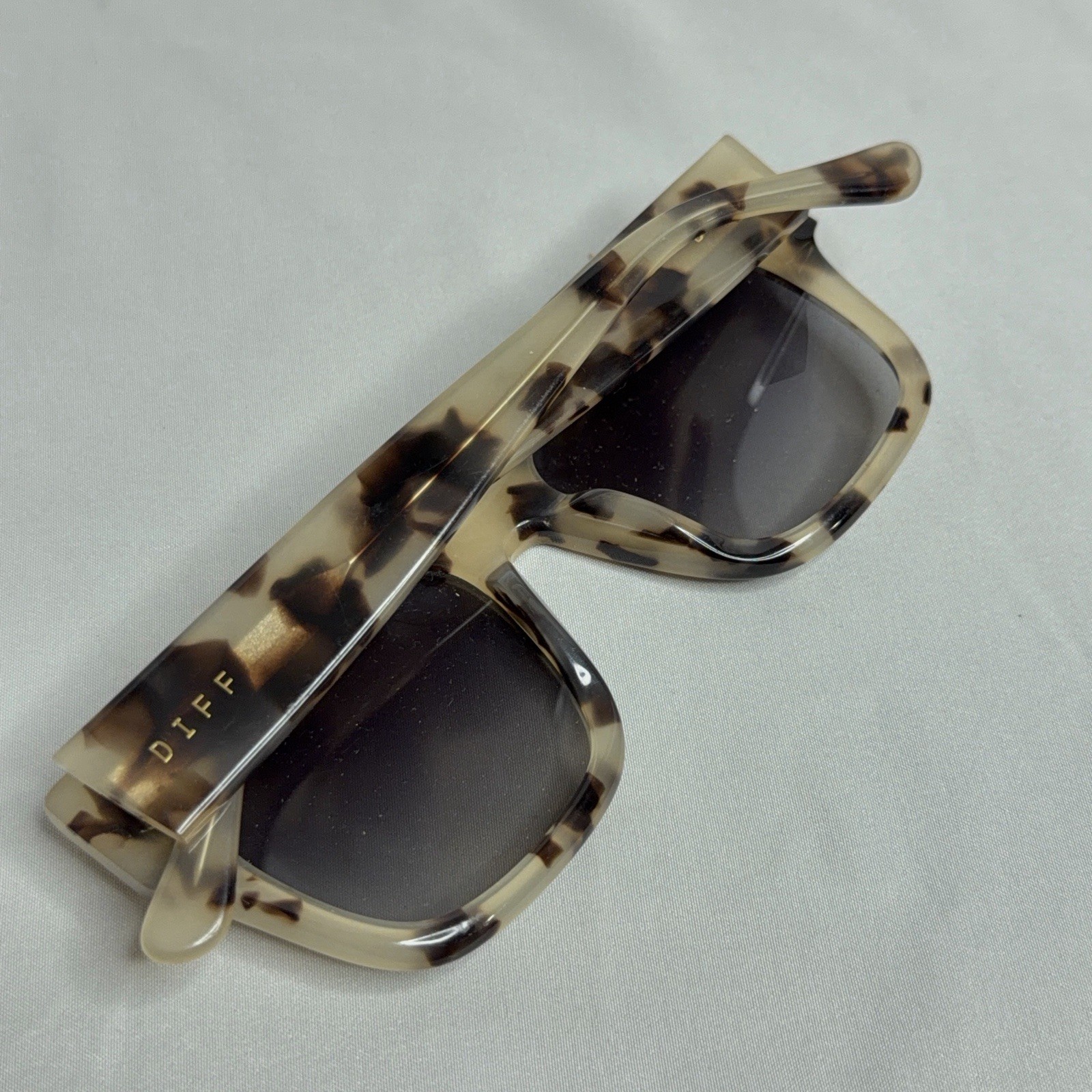 Diff Eyewear Bella II Cream Tortoise Frame Grey Gradient Lens Cat Eye Sunglasses
