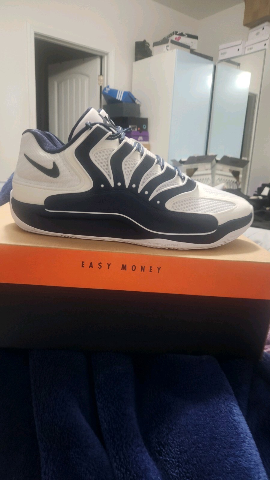 KD 18 White/College Navy Team Issued-Men’s Size 10