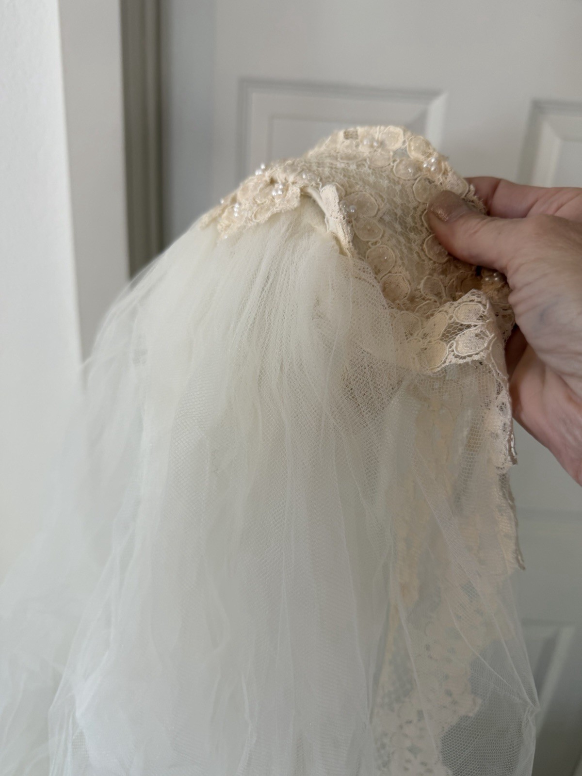 Vintage Lace Trimmed Tulle Long Wedding Veil Head Piece Lace Stunning