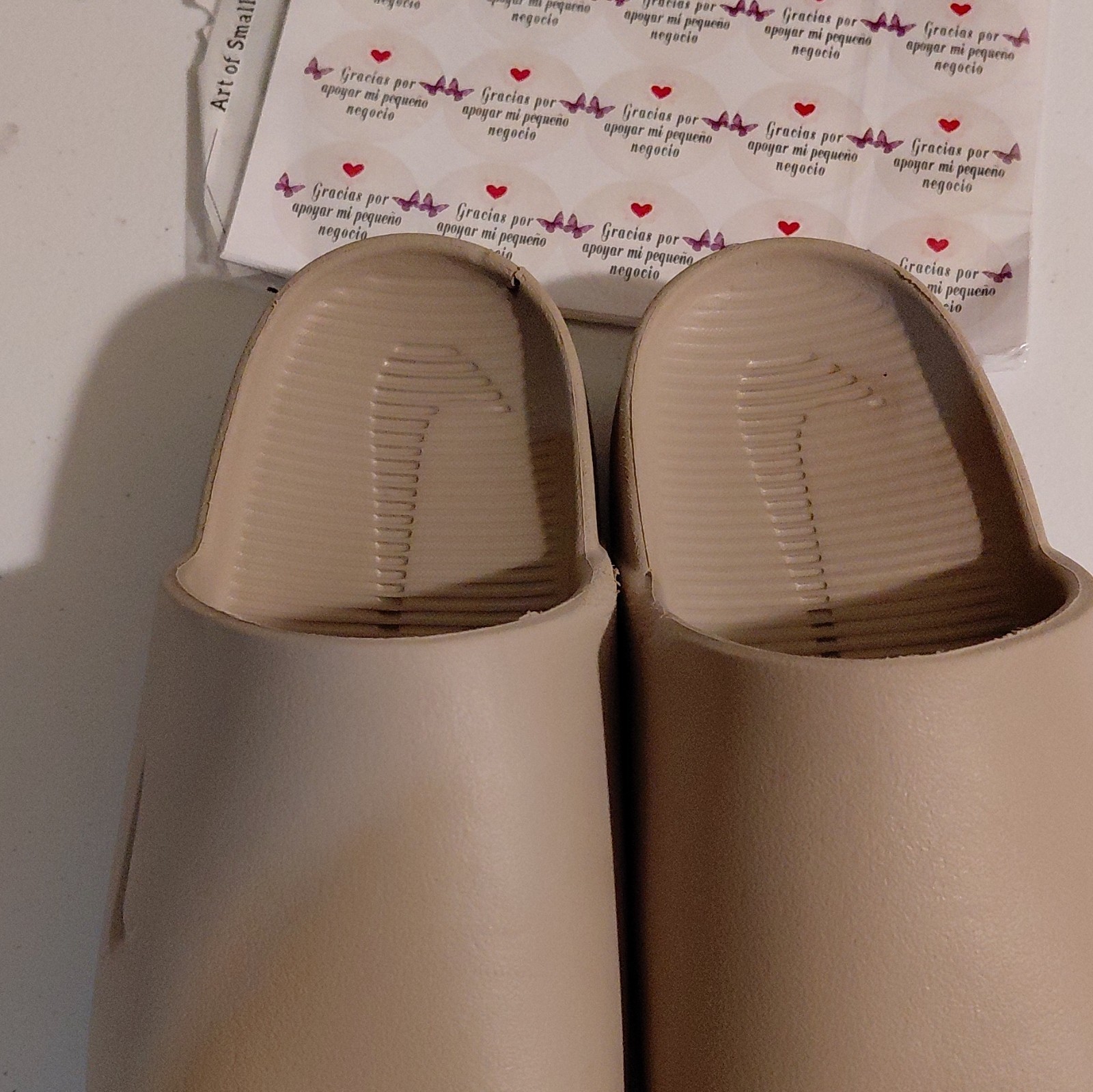 Nike Sandals Beige Slide Slip-On Men’s US 5 Polyethylene Upper Logo Casual