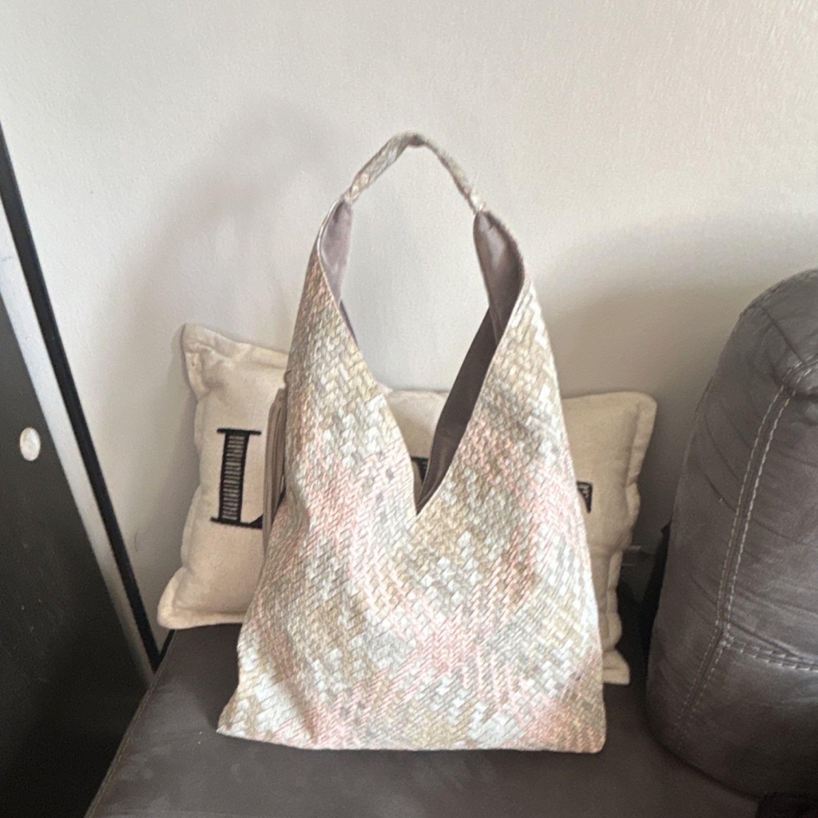 Woven Pattern Beige Pink Gray Hobo Shoulder Bag Tassel Accent Magnetic Zip