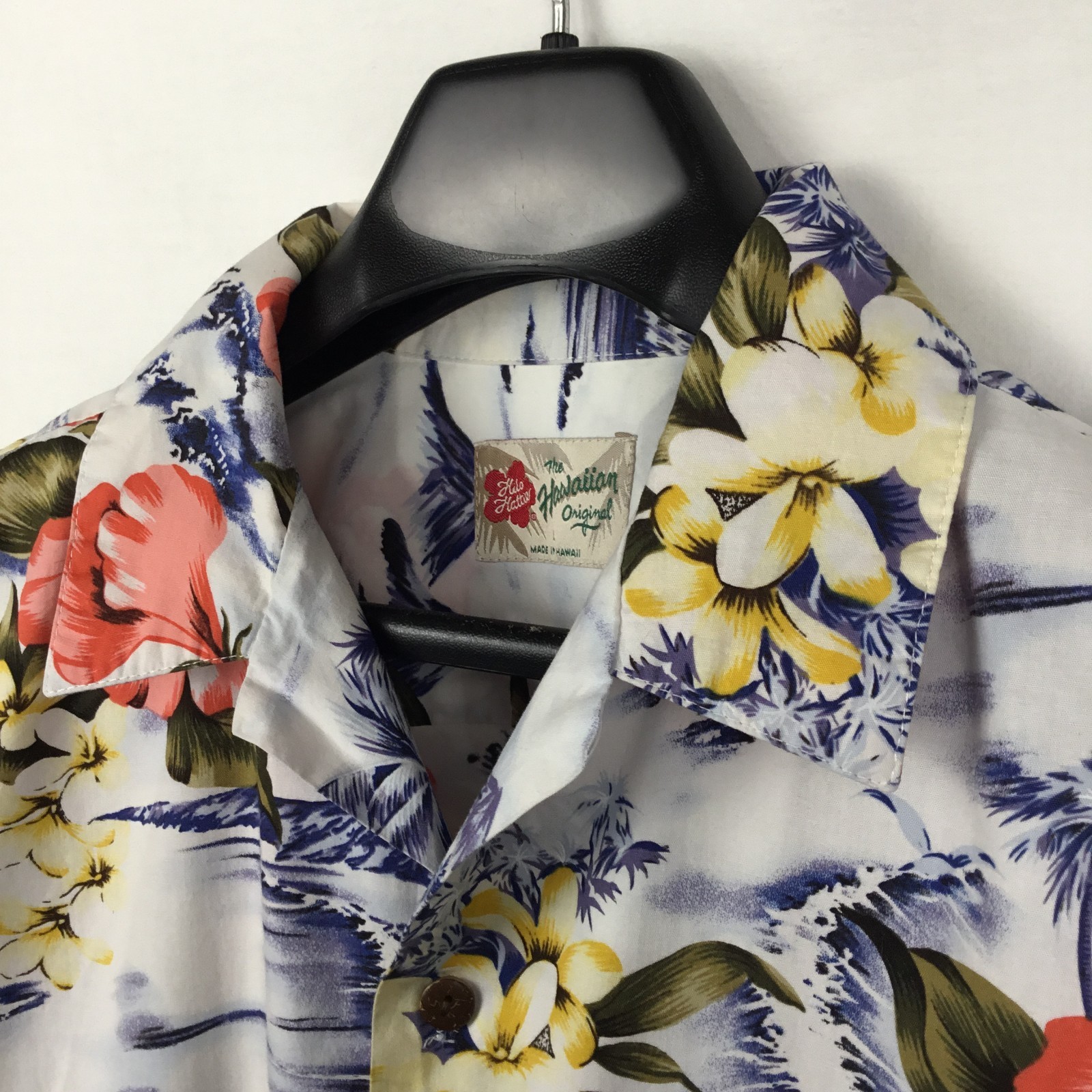 Hilo Hattie Vintage Mens Hawaiian Camp Shirt Large White Floral Aloha Summer