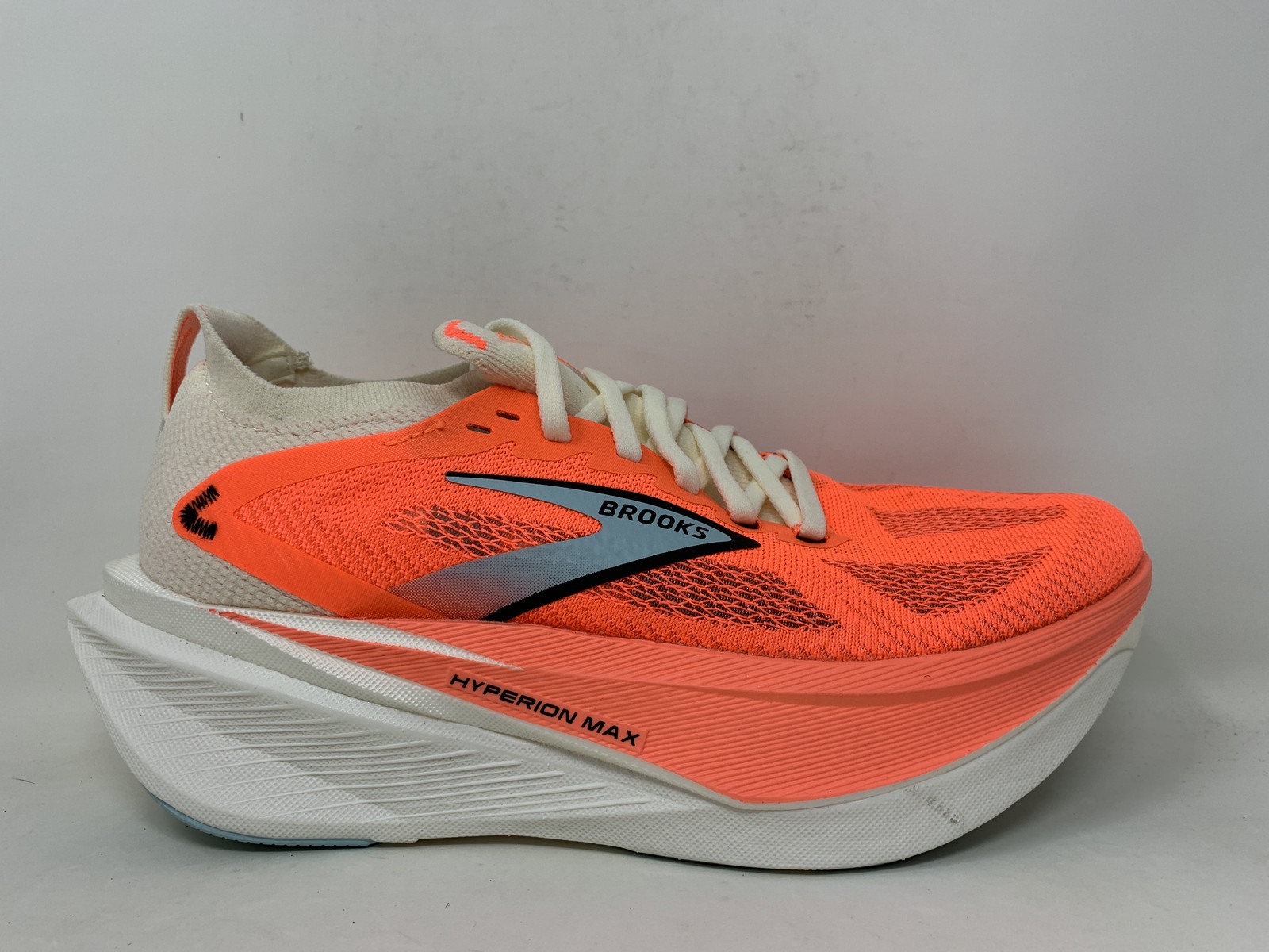 Women’s Brooks Hyperion Max 3, Coconut/Fiery Coral/Atomizer, 7.5 B Medium US