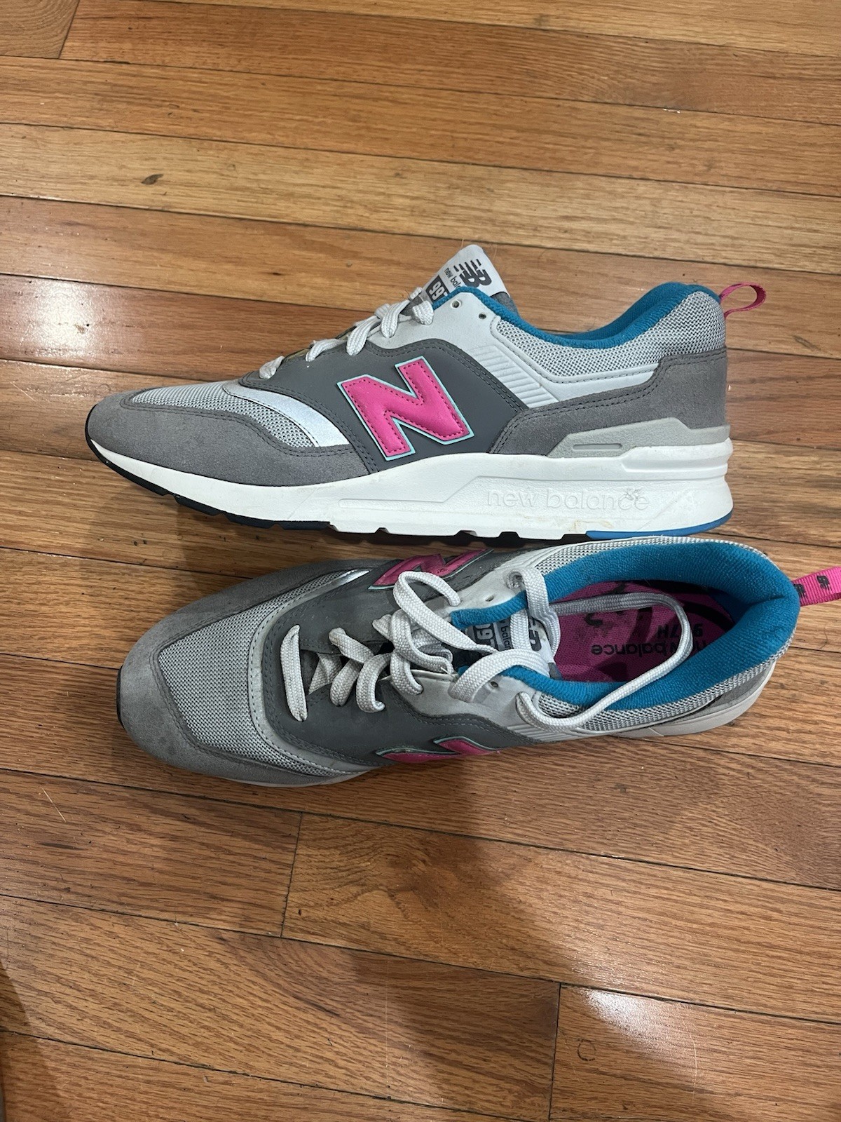 New Balance 997 Men’s Low Top Lace-Up Athletic Sneaker Colorblock Rubber