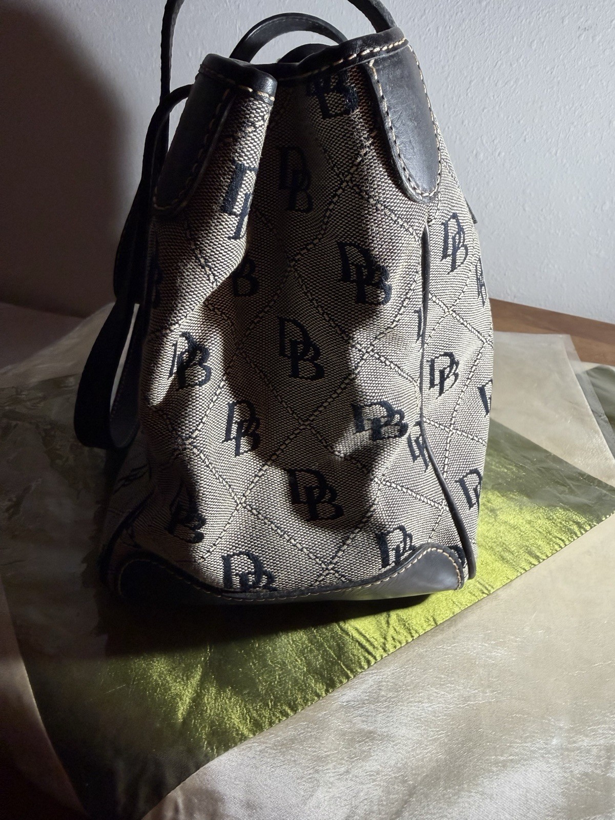 Dooney & Bourke Women’s Beige/Navy Logo Tote Zip Gold Pink Lined