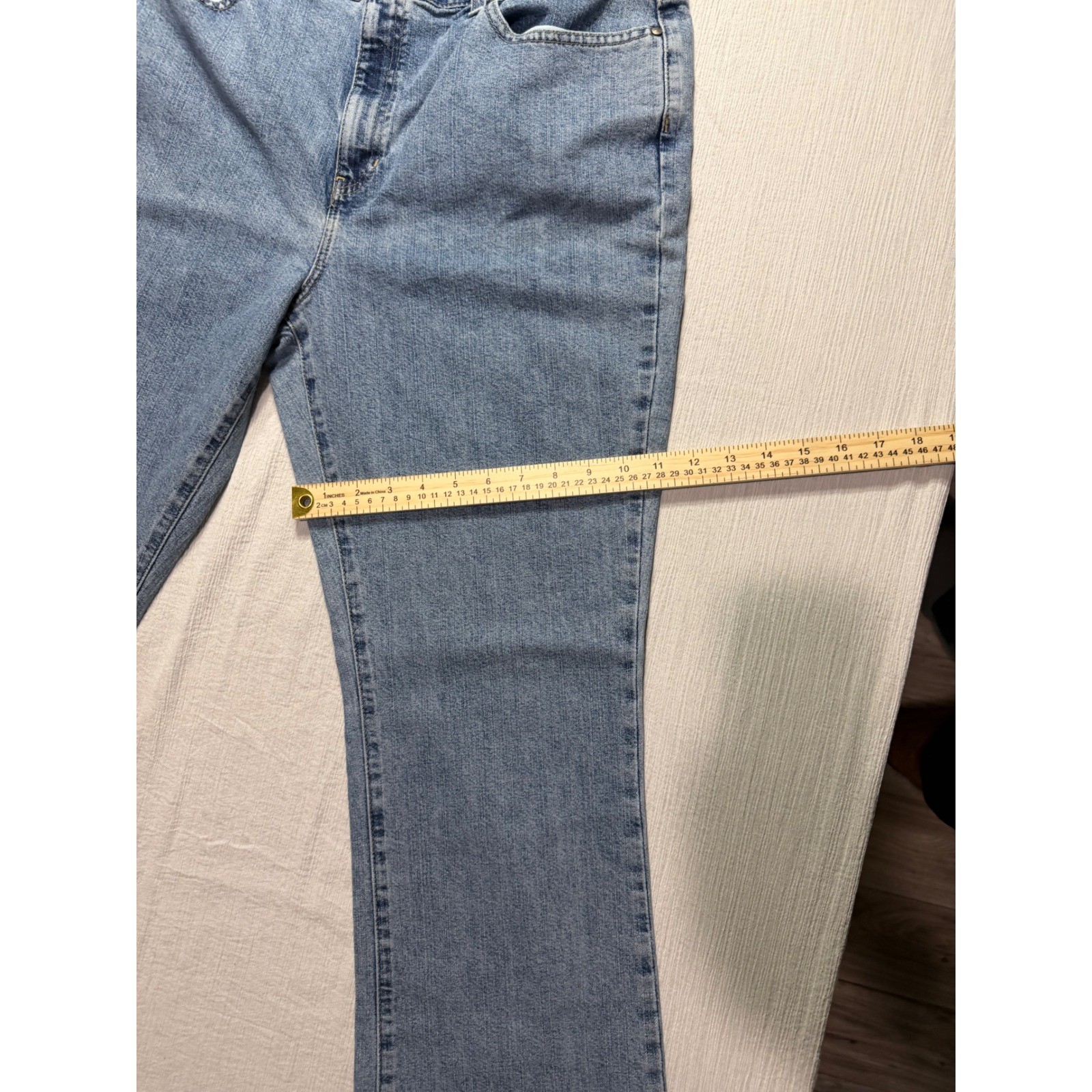 Tommy Hilfiger Womens Bootcut Jeans Medium Wash Blue Denim Size 16 Stretch