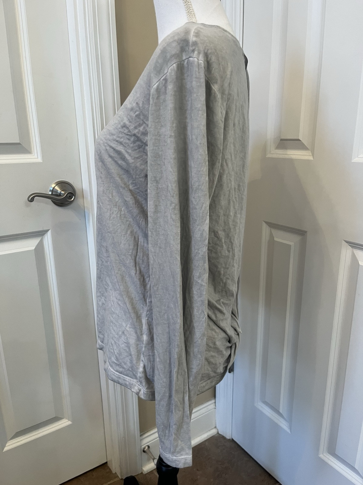 Cloth & Stone M Twisted Open Back Light Washed Gray Long Sleeve Lightweight Top