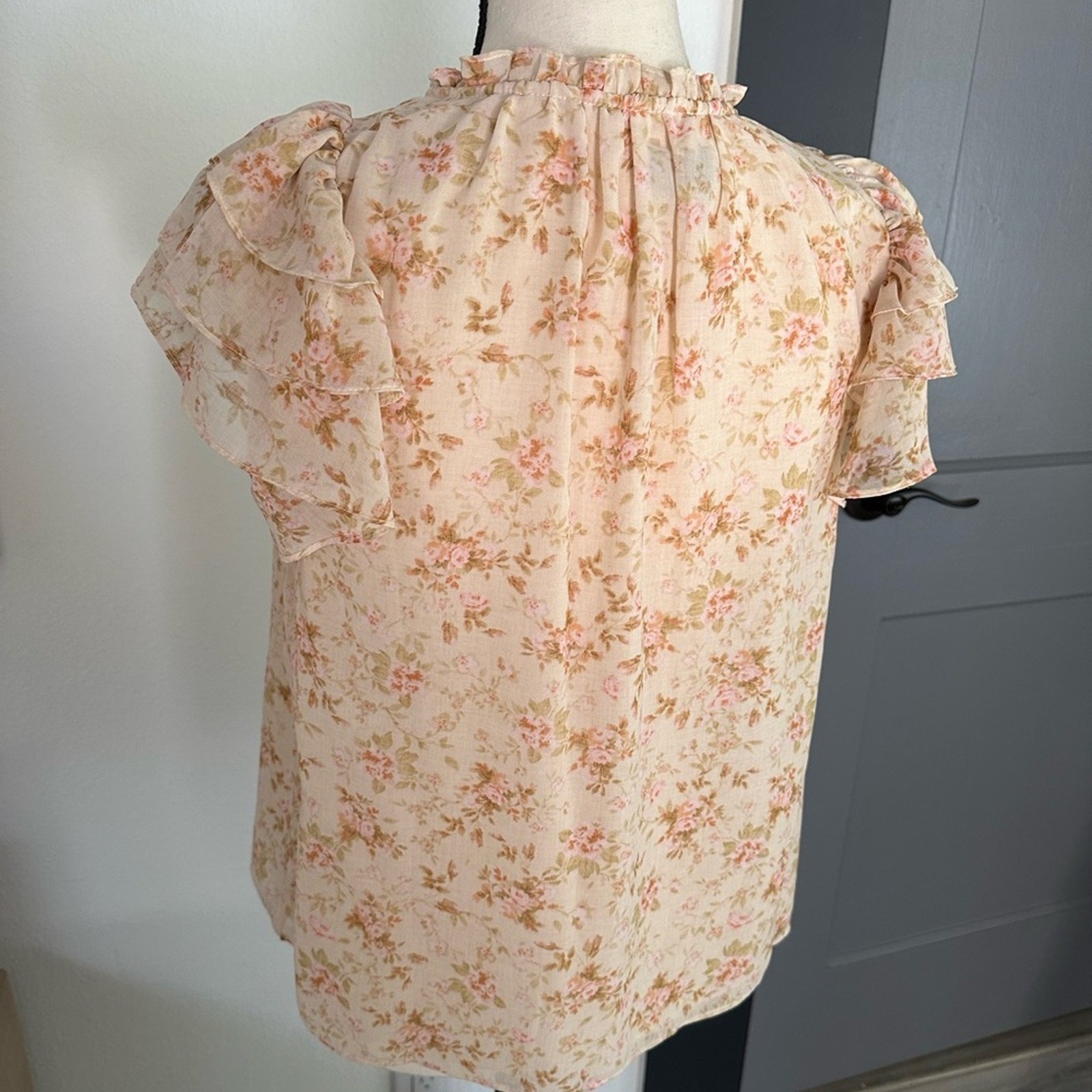 1 STATE Pink Flutter Sleeve Tie Neck Blouse Chiffon Ruffle Top Women’s Small