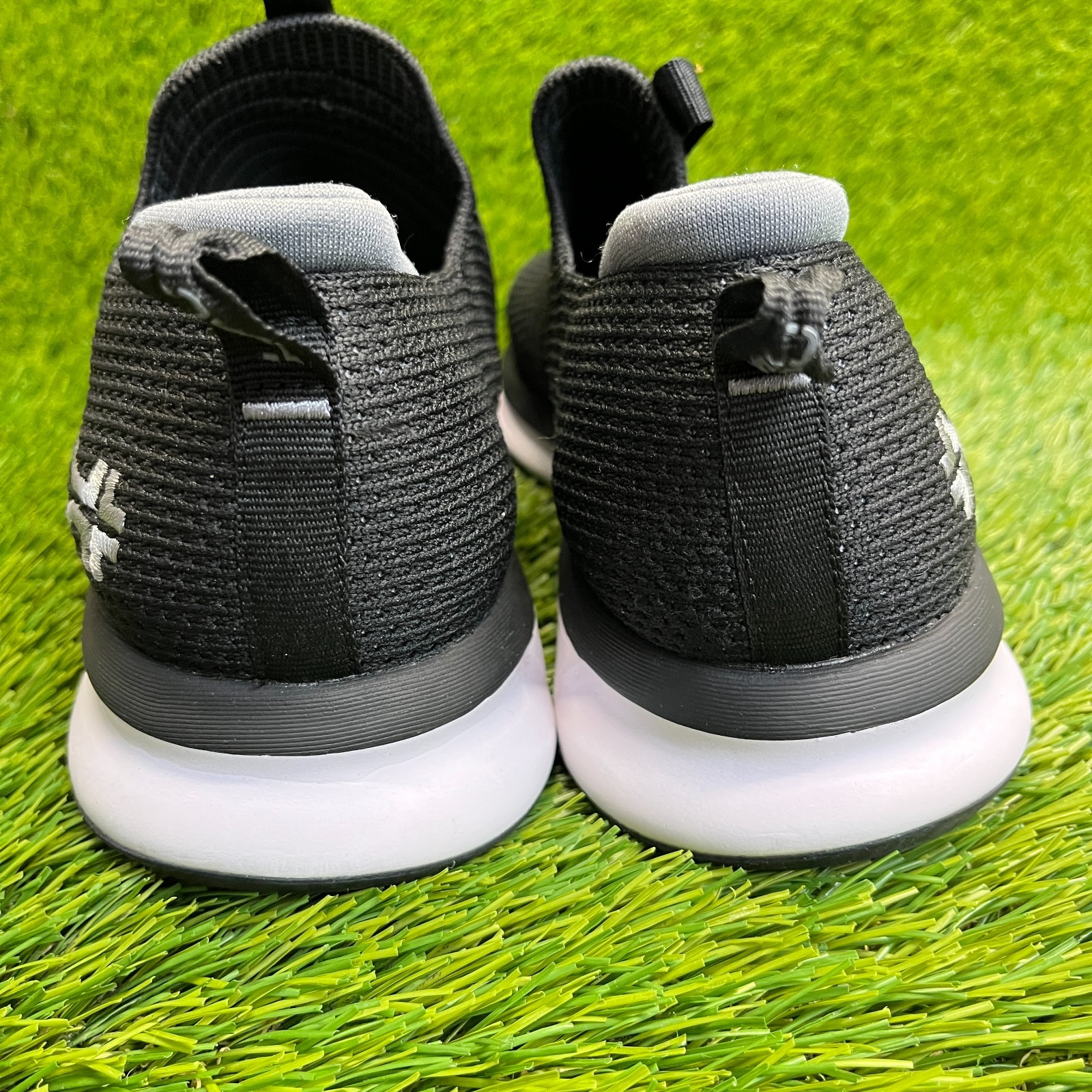 Kuru Atom Mens Size 7.5 Black White Athletic Walking Slip On Shoes Sneakers