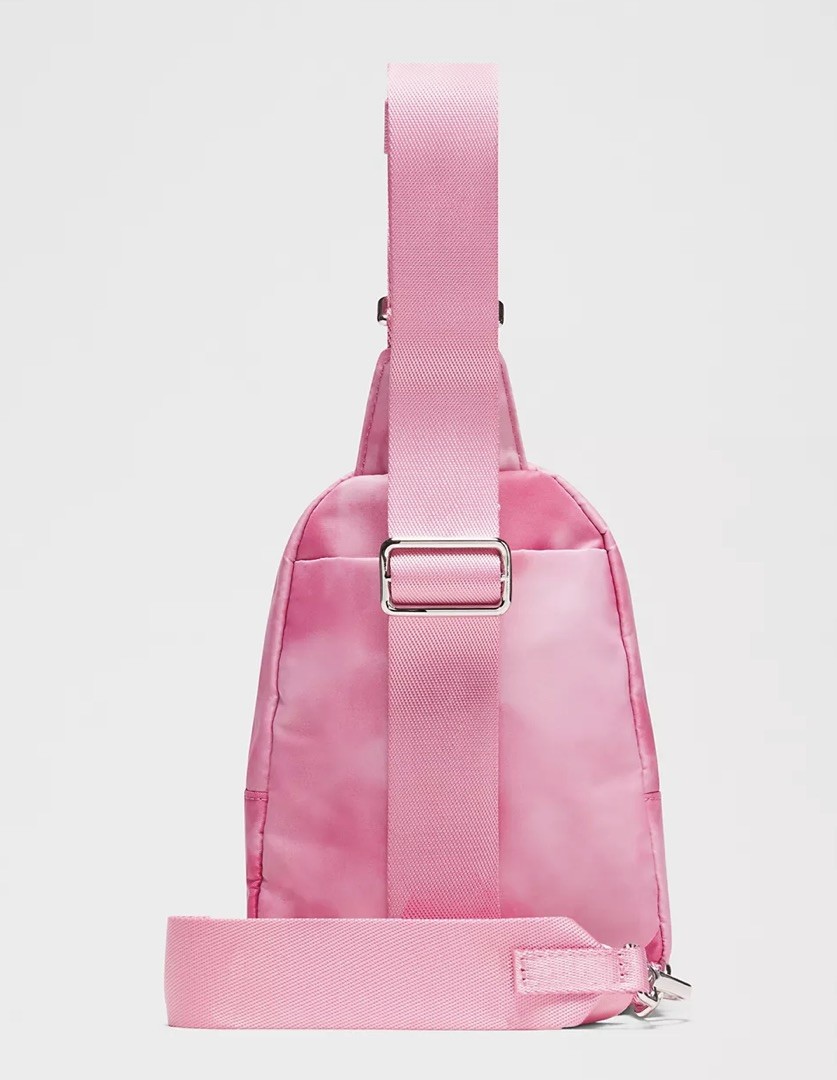 NWT LULULEMON Everywhere Sling Bag Small 2L~SMOOTHIE PRINT STRAWBERRY