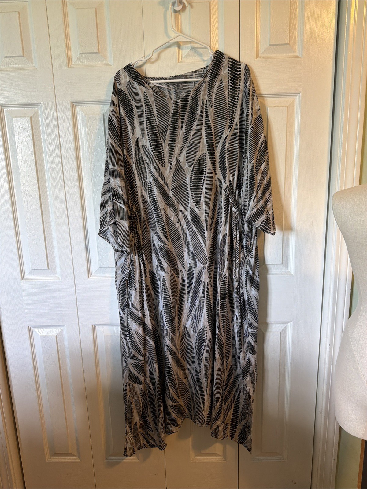 SELECTION BY ULLA POPKEN ~ WHITE WITH BLACK LEAVES TUNIC Kaftan DRESS 28/30 (9)