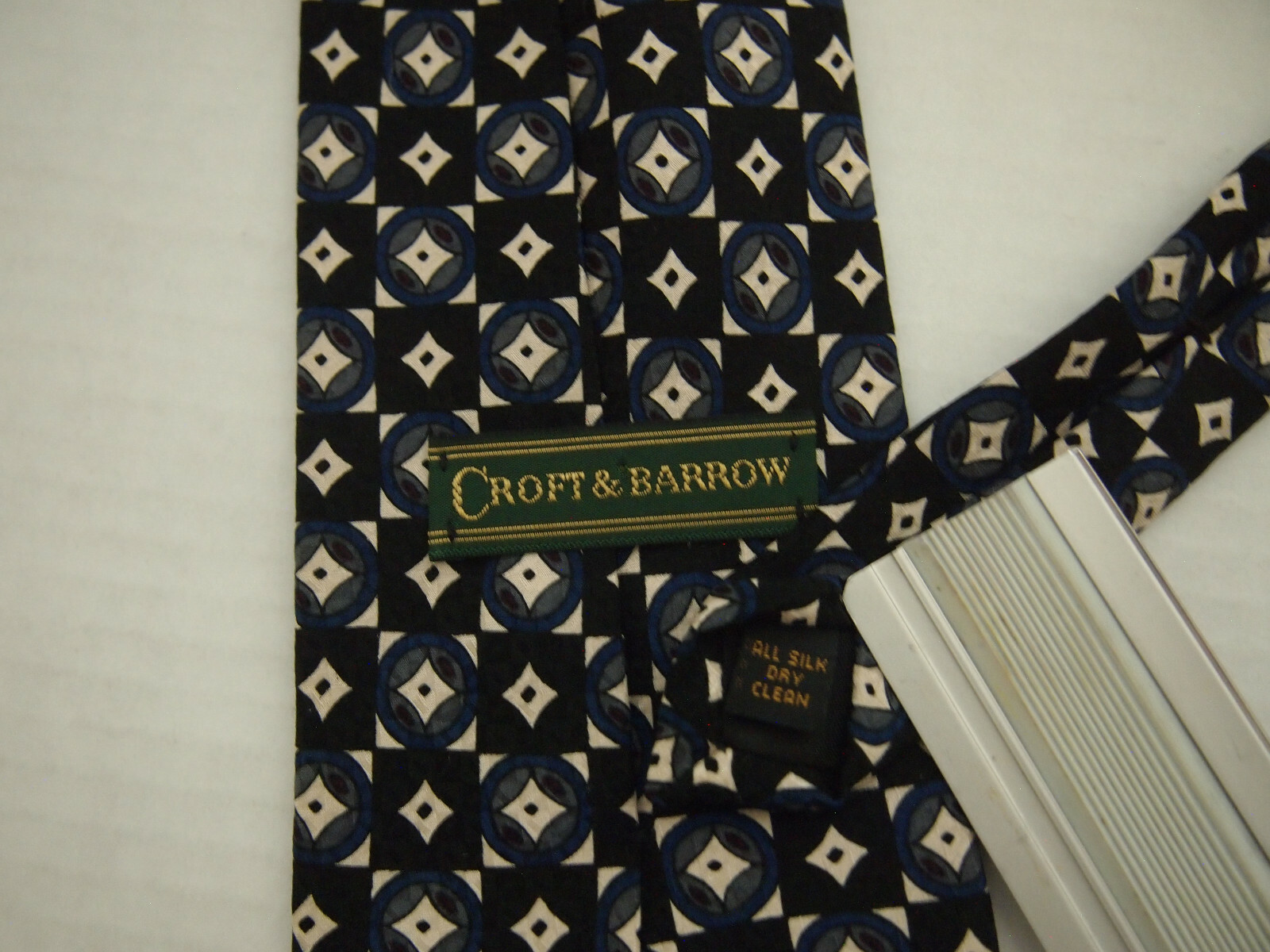 Croft & Barrow Mens Necktie Tie Black Blue Beige Geometric 60″
