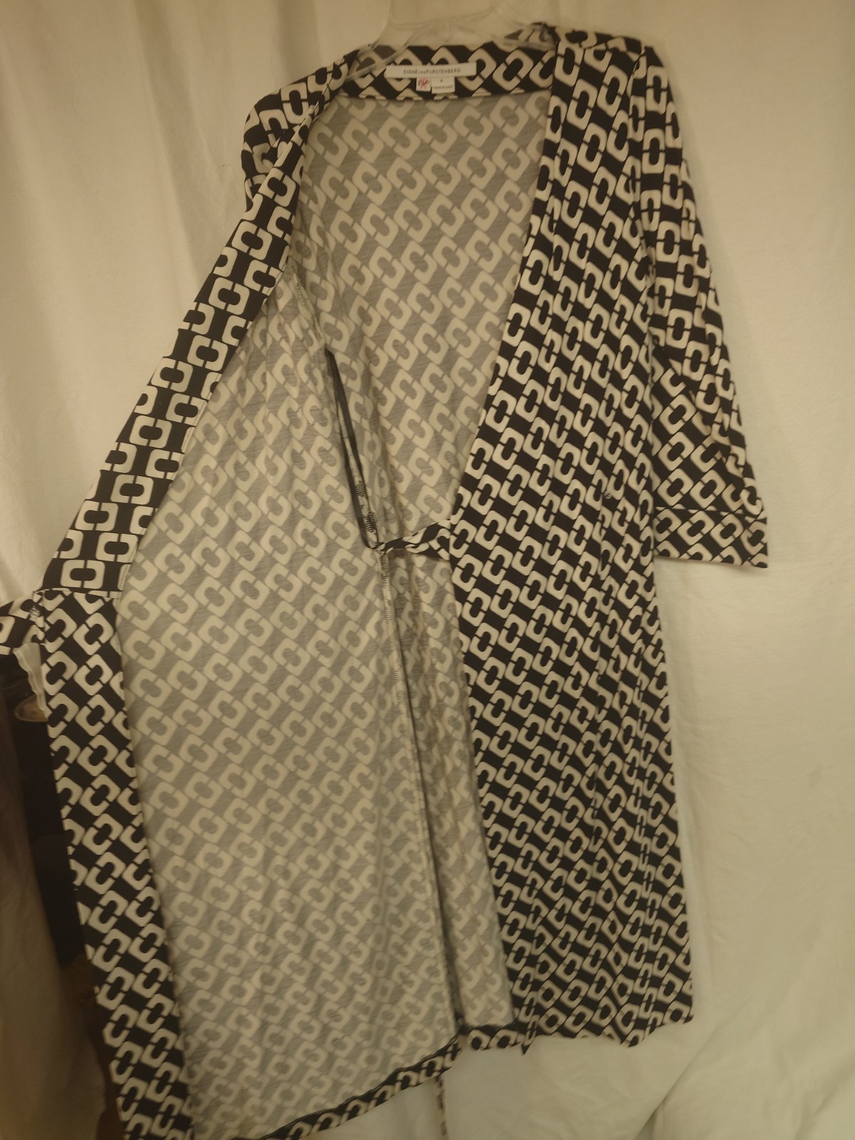 Size 6 DVF Diane von Furstenberg Julian Black Chain Link 100% Silk Wrap Dress