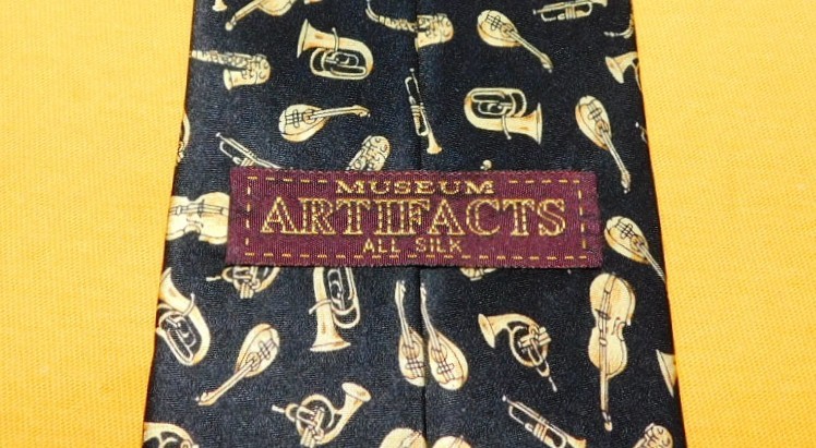 MUSEUM ARTIFACTS BLACK/YELLOW MUSICAL INSTRUMENTS MOTIF TIE – NWT – NECK TIES.