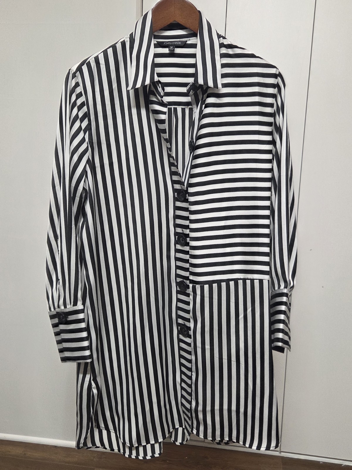 John Mark Tunic Blouse Button Down Long Sleeve Women’s Medium Black White Stripe