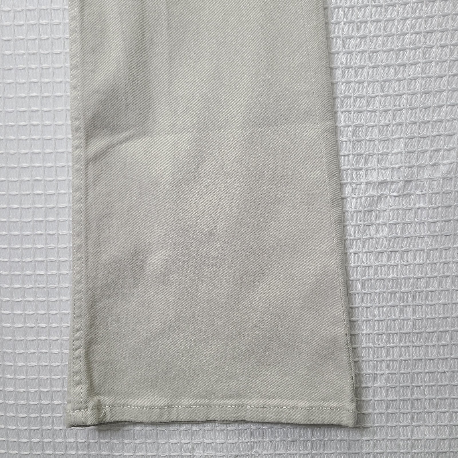 NWD Divided Womens Sz 4 Light Beige/Tan Flare Leg Retro Jeans *Lt Stain