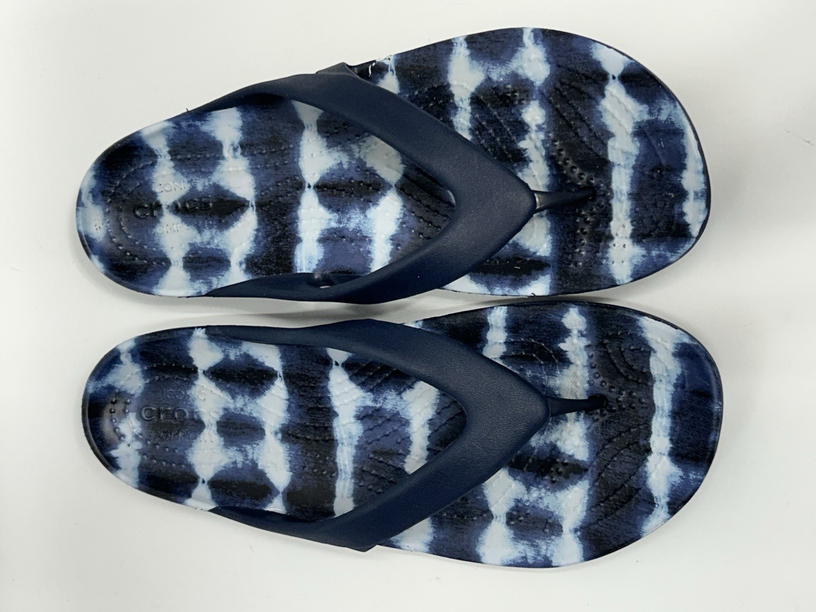 Crocs Kadee II Flip Flops Thong Sandals Womens 8 Blue Tie Dye Iconic Comfort