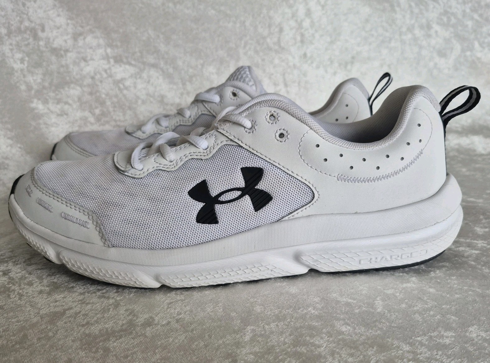 Under Armour Charged Assert Men White Black Mesh Sneakers Size 10.5 3026175-104