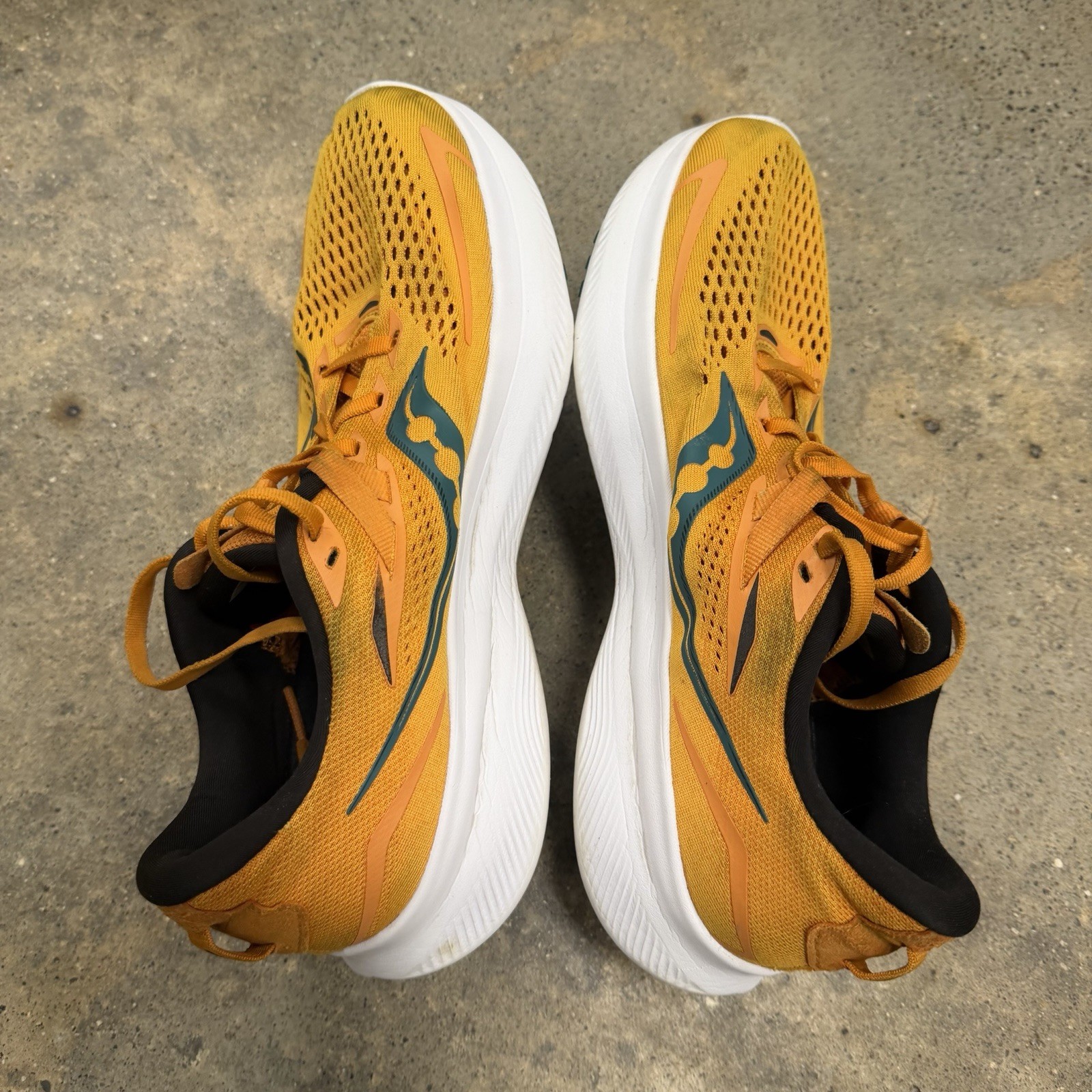 Saucony Ride 15 Running Shoes Mens Size 9.5 Orange Neon Running Shoes *STAINS*