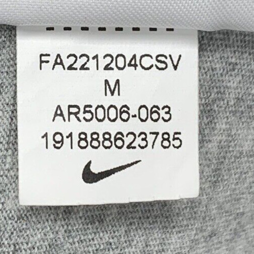 The Nike Tee Graphic T-Shirt Men’s Medium Gray Logo Swoosh Crew Neck AR5006-063
