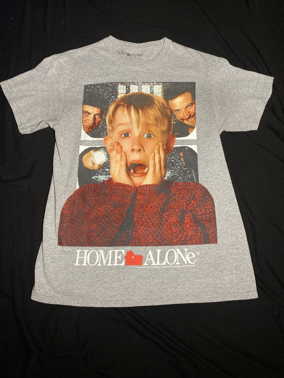 Home Alone Graphic T-Shirt Size M