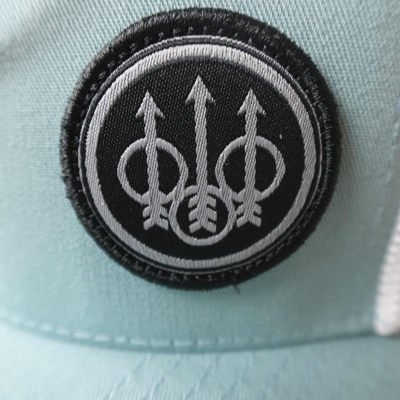 NEW Beretta Hat Cap Fitted Mens XL Blue White Trucker Logo Mesh Outdoor Hunting