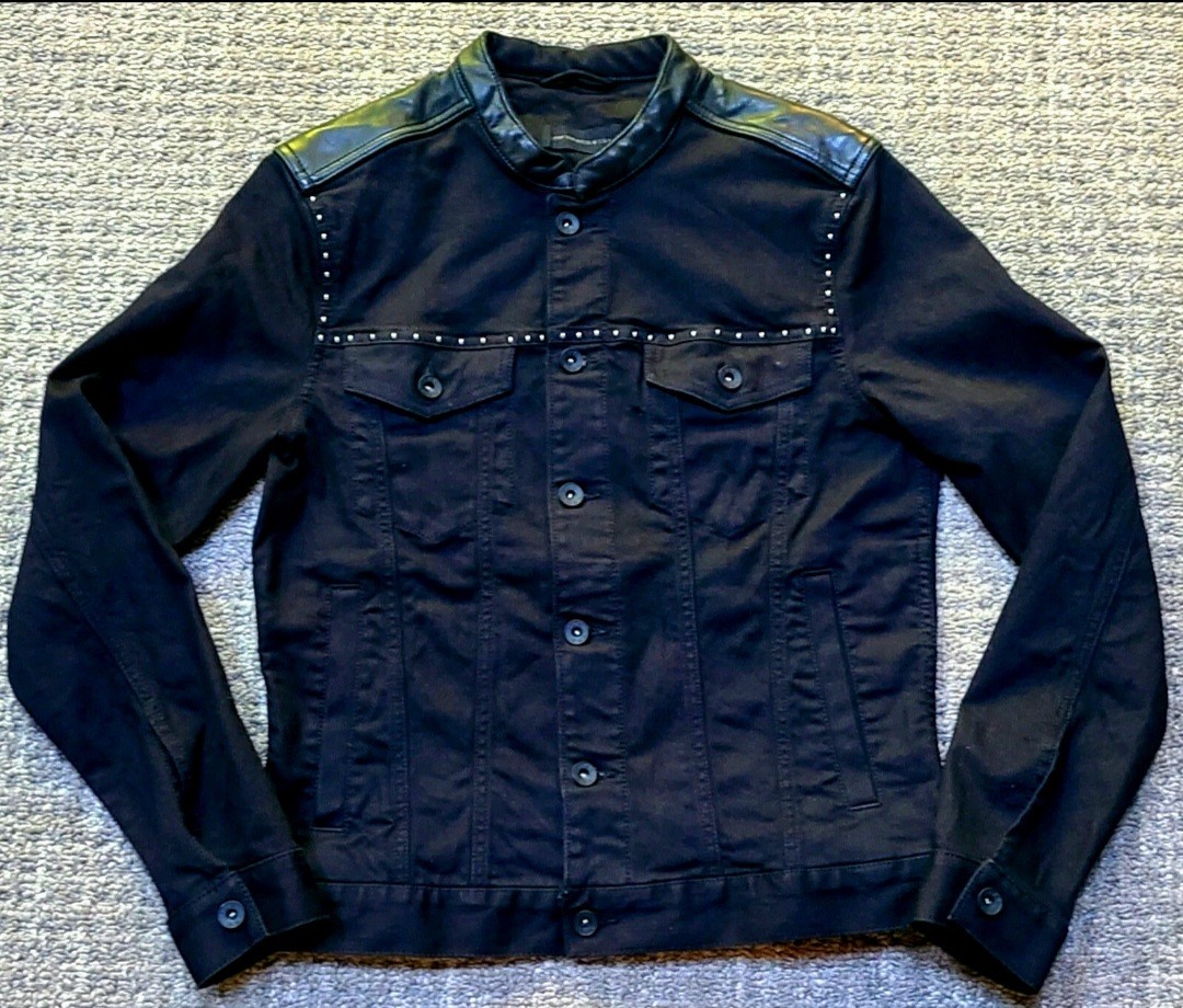 NEW JOHN VARVATOS BLACK DENIM LAYNE TRUCKER JACKET WITH LEATHER ACCENTS – SMALL