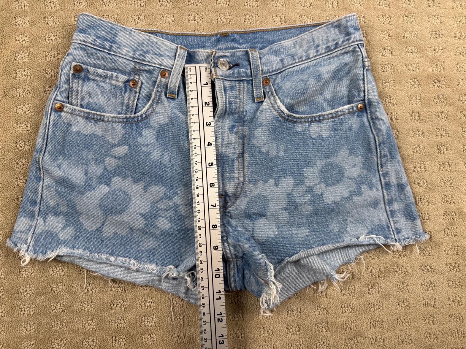 Womans Levis 501 Shorts Distressed Cutoff Athens Blossom Floral Wash Flowers W28