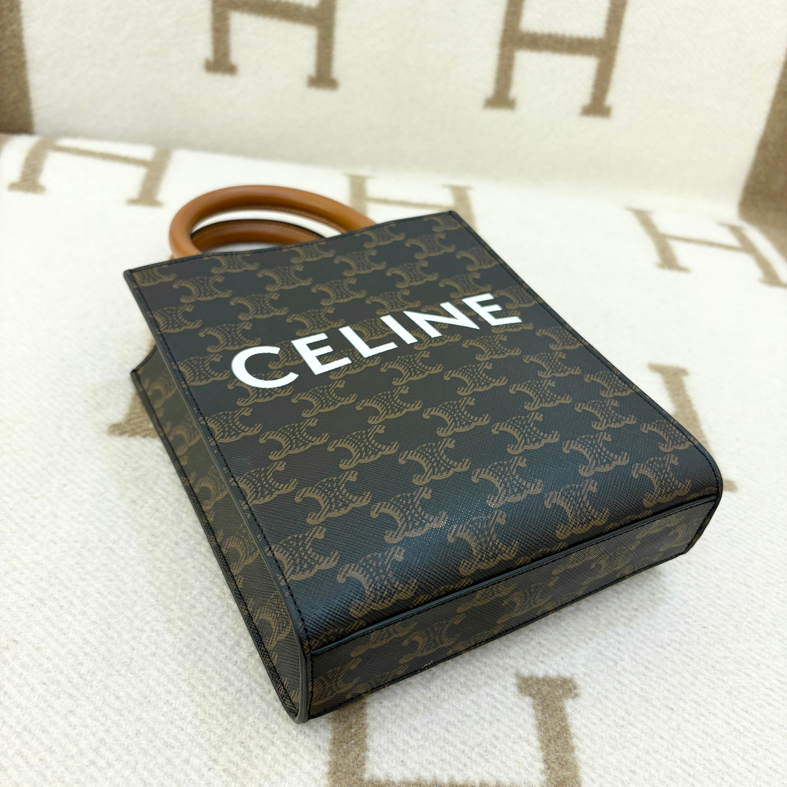 Celine Nano Vertical Cabas Brown Charcoal Triomphe (0610m5)