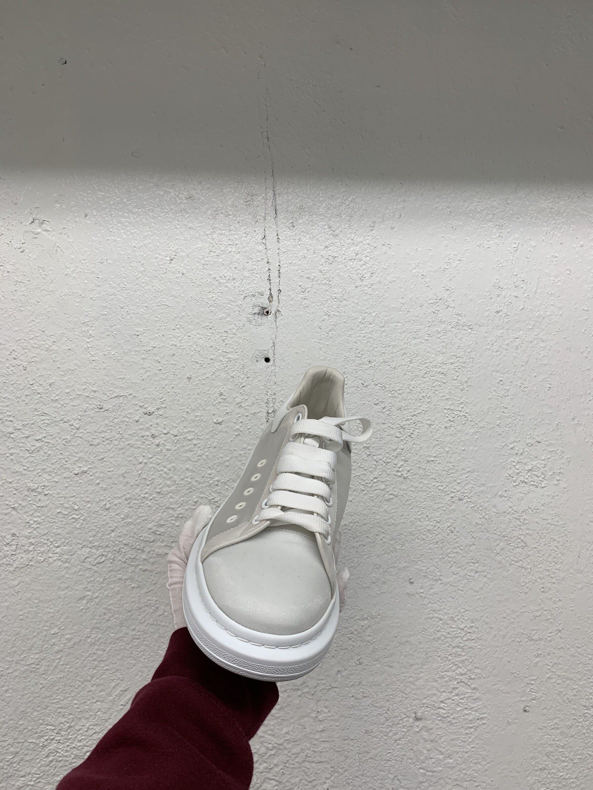 New With Box Men’s Oversized Alexander McQueen Sneaker White EU 42 US 9 X110