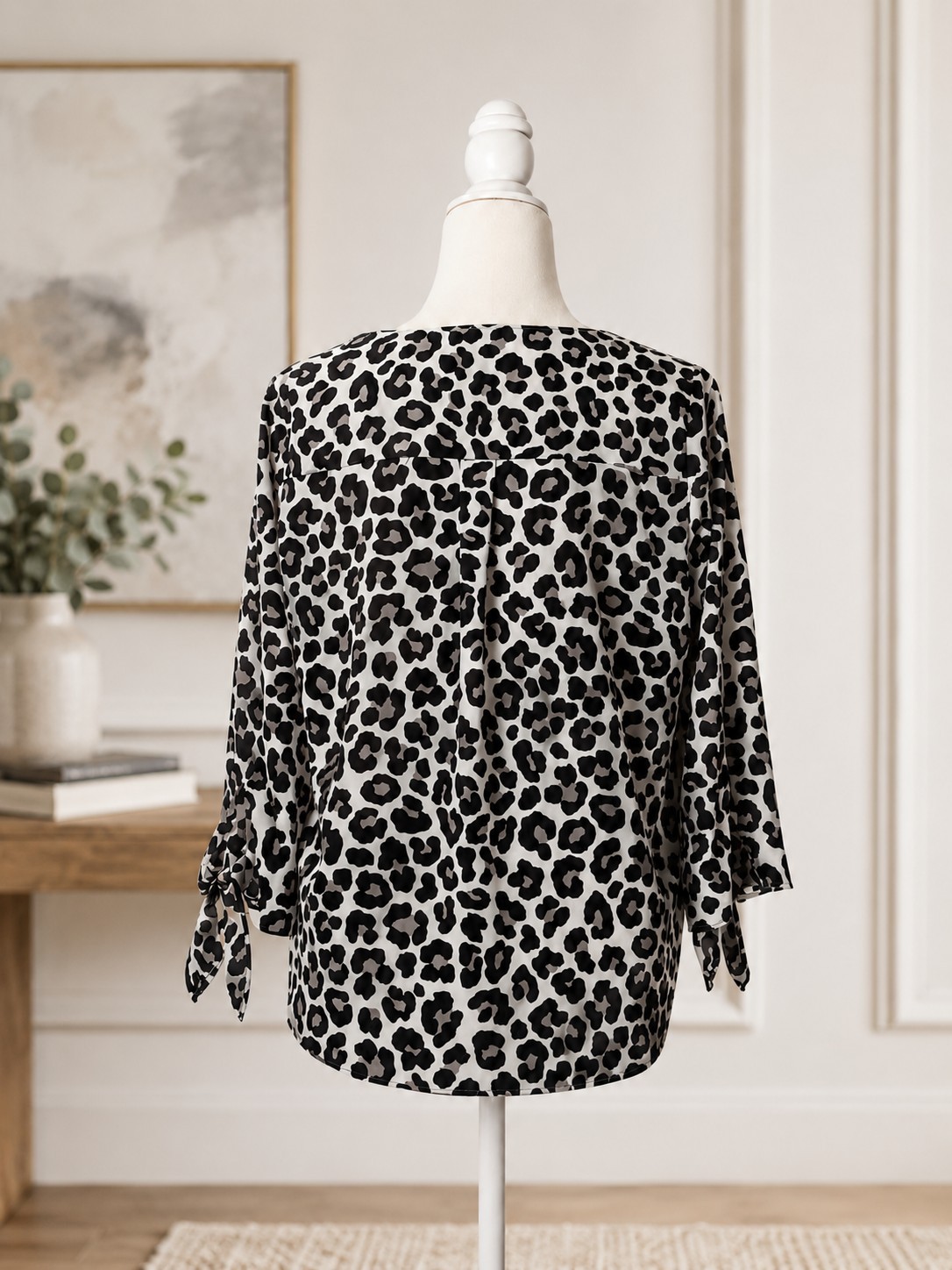 Michael Michael Kors Animal Print Top Blouse Size Medium White Black and Gray