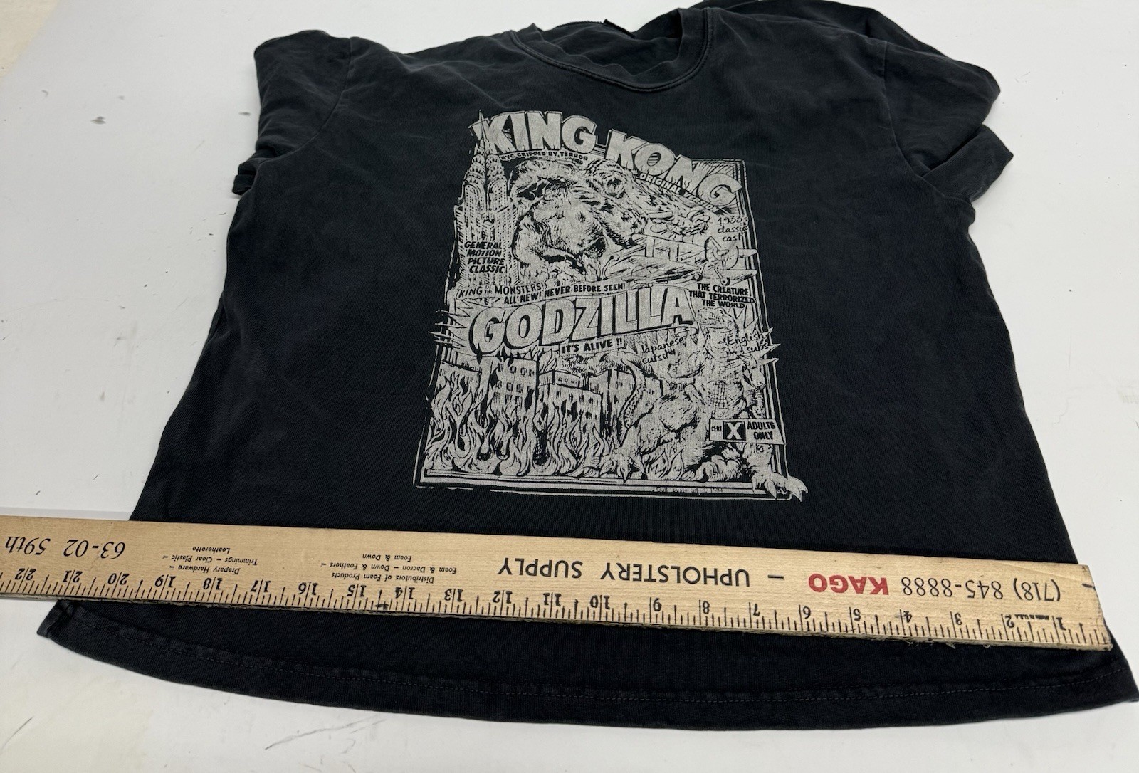 J. Galt Godzilla King Kong Graphic Print Black Crew Neck Long Sleeve T-Shirt L