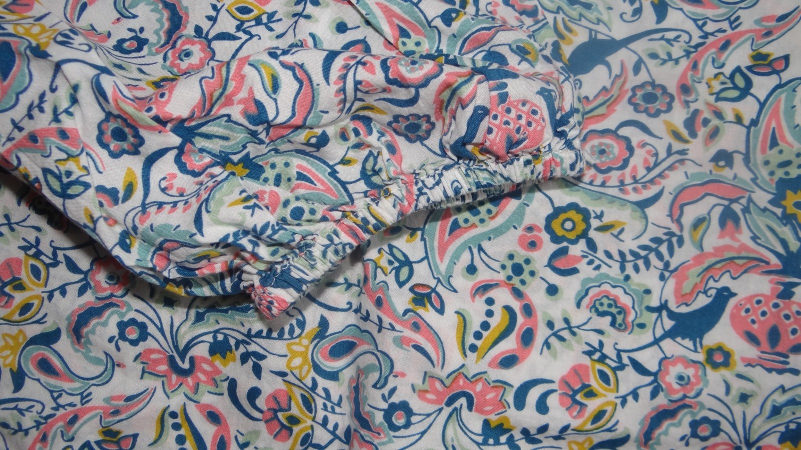 VGC TALBOTS WOMANs FLOWER & BIRD PULLOVER TOP w/SMOCKING AT NECKLINE — X-LARGE