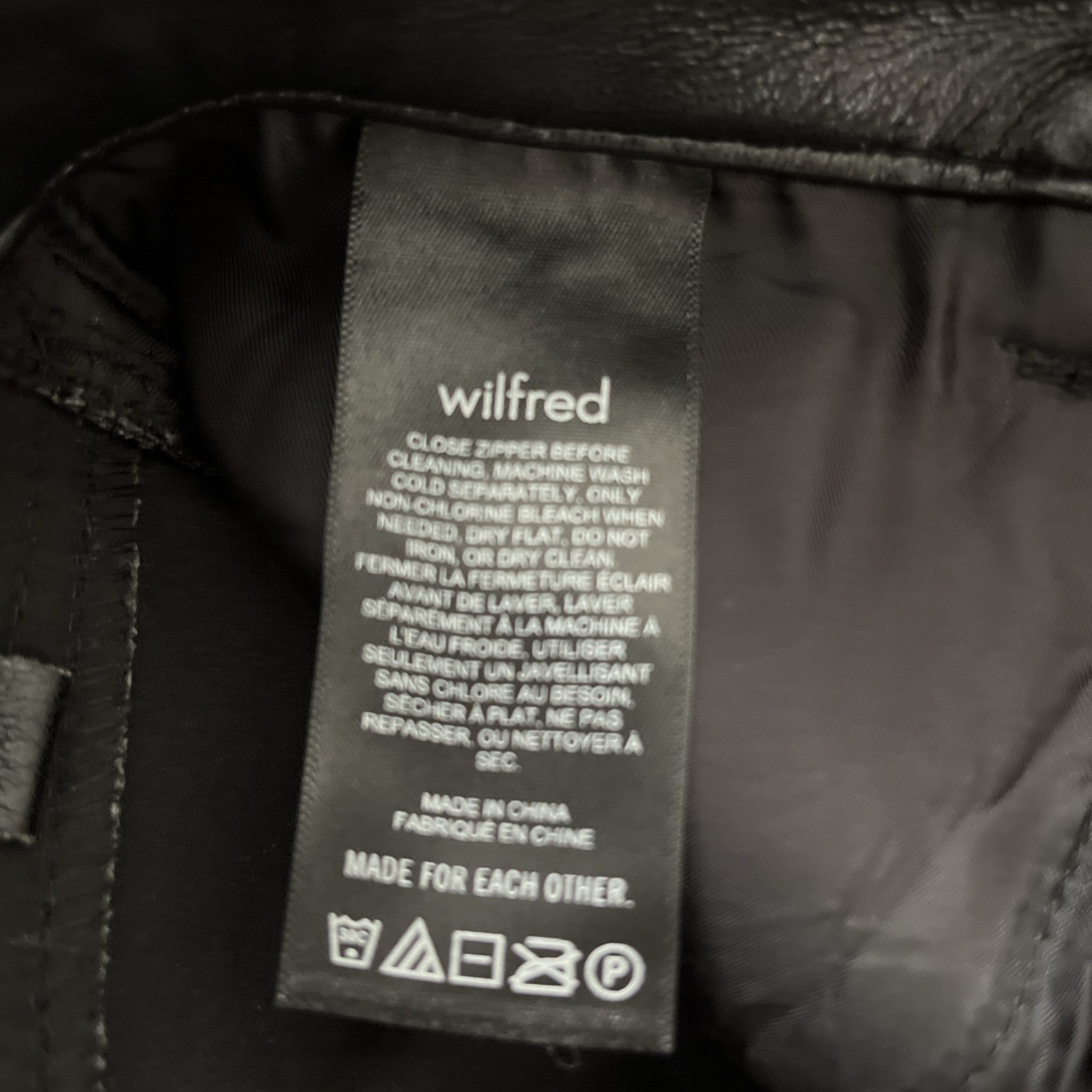 Aritzia WILFRED Black Faux Leather High-Waist Shorts Size 6