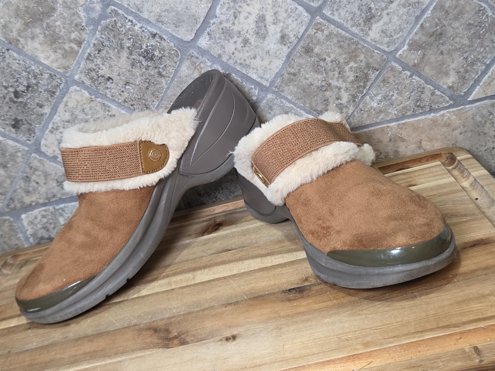 Bzees Womans Kismet Clogs Toffee Brown Size 6.5 M VEGAN