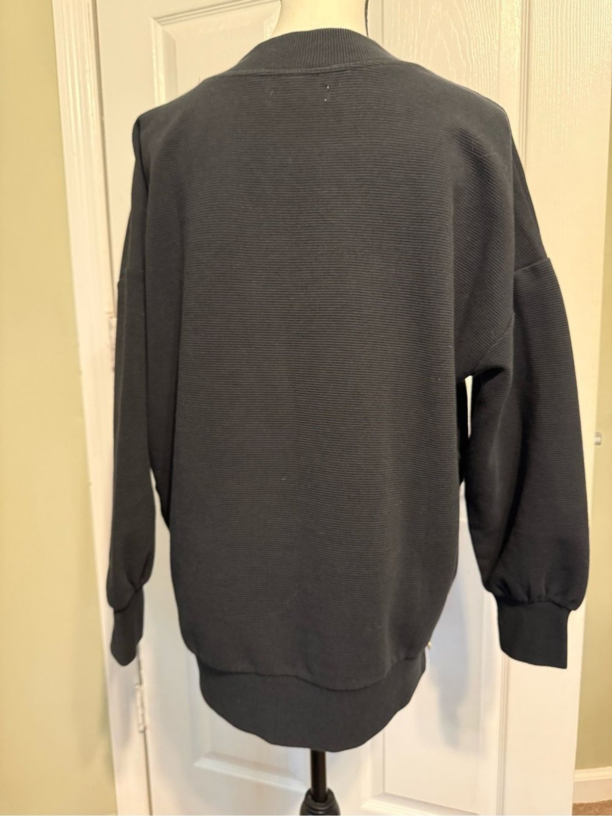 the Noli Shop Black Ribbed Crewneck Sweater