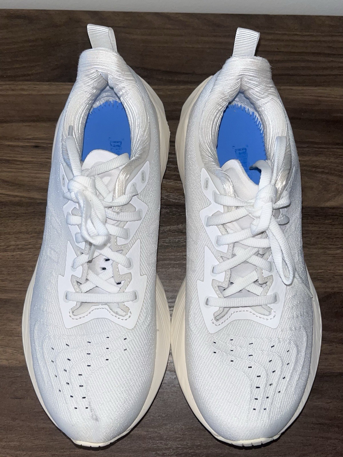 ASICS Novablast 4 Running Sneaker Shoes Women’s White Size US8.5 EU40