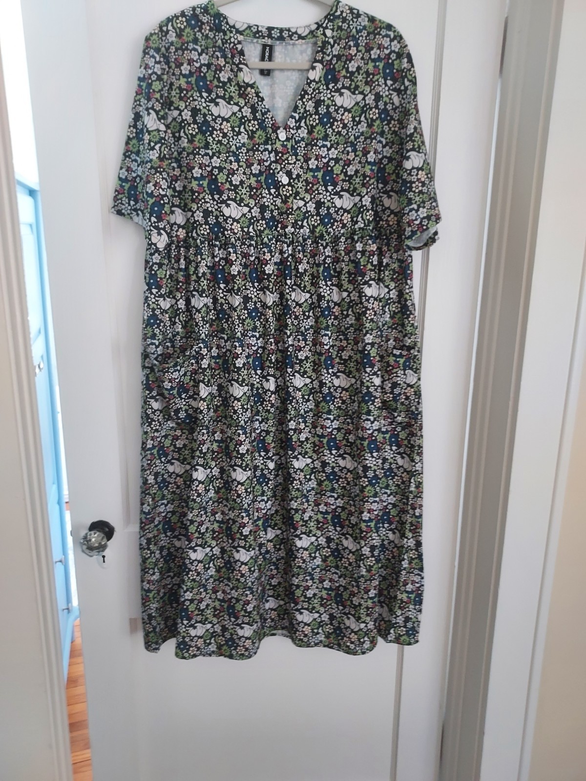 Vintage Style Dress Mid Length, Light Weight Fabric/Front Pockets Size XL