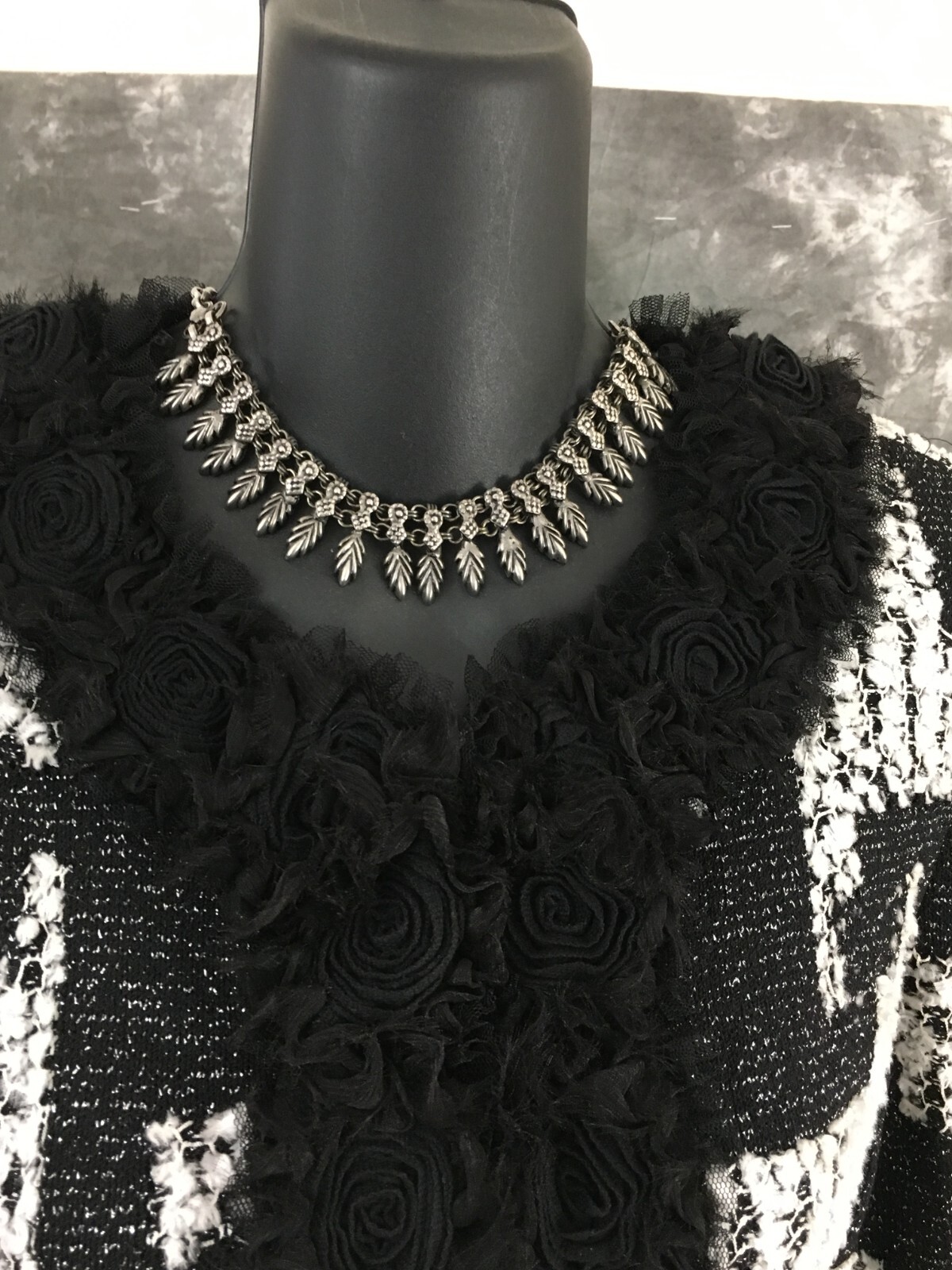 BEAUTIFUL St John couture knit black white jacket skirt suit size 6