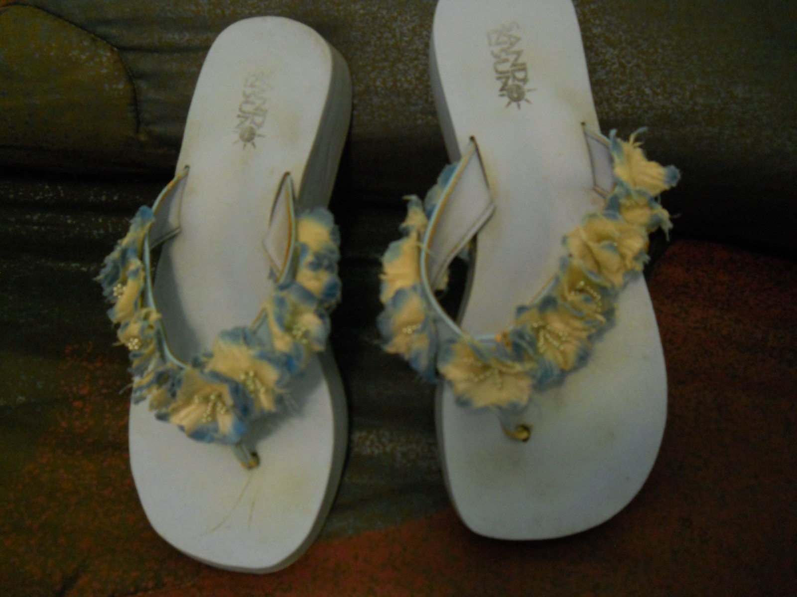 Vintage ~ Sand n Sun Blue Flip Flops with Floral Embellishment – US size 8-9