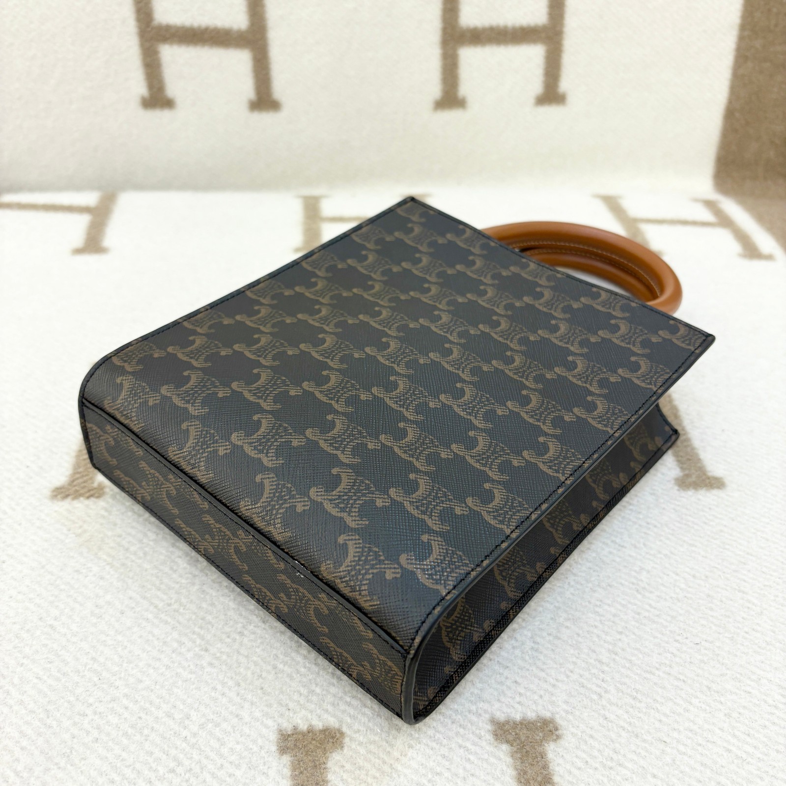Celine Nano Vertical Cabas Brown Charcoal Triomphe (0610m5)
