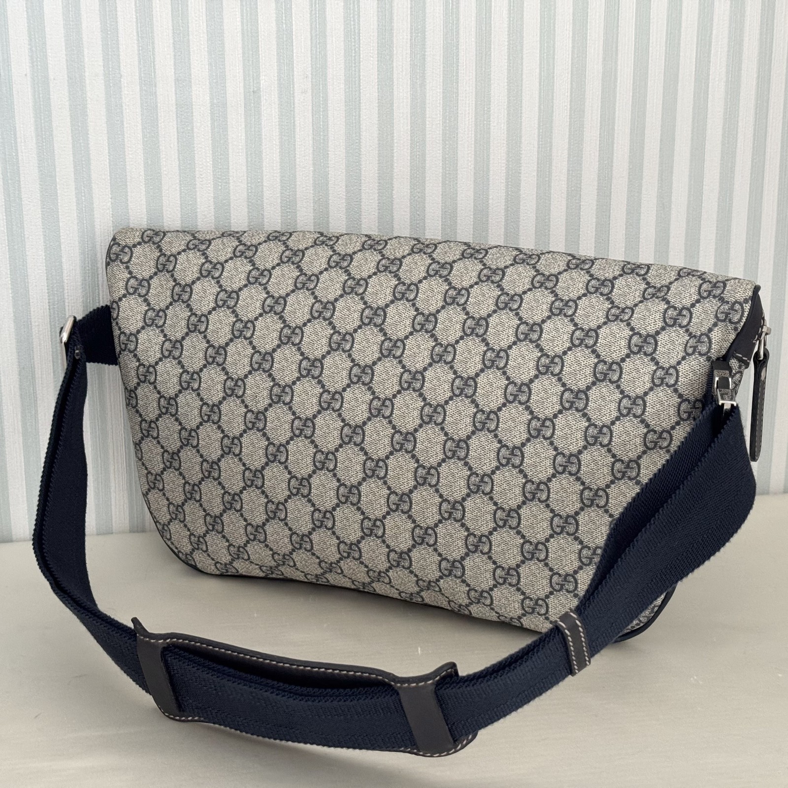 GUCCI GG Supreme 211110 Body Bag Beige Navy Leather Waist Belt Pouch Men’s Italy