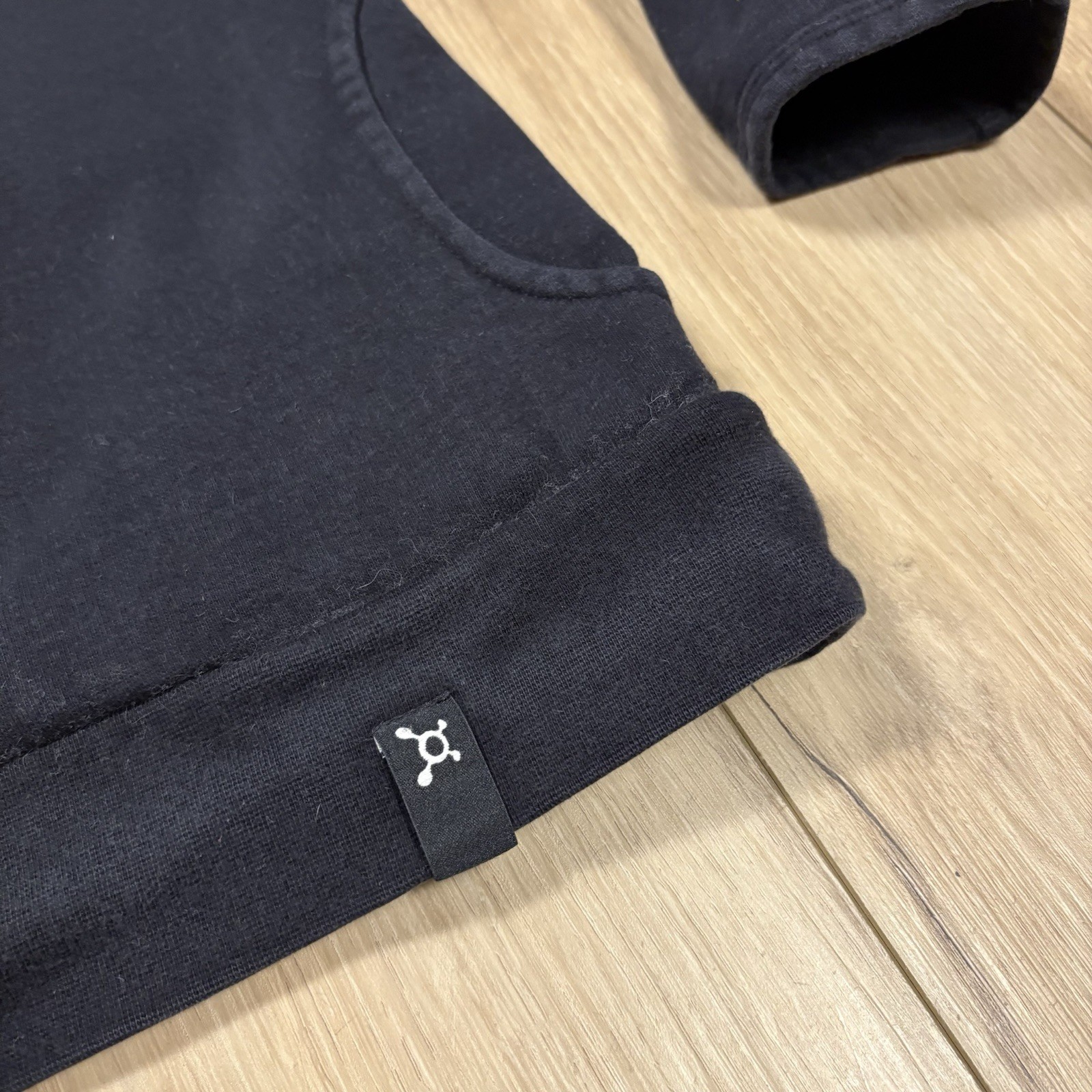 Orange Theory FITNESS Black Pullover Cold Elbow Gold Foil Star Sweatshirt M