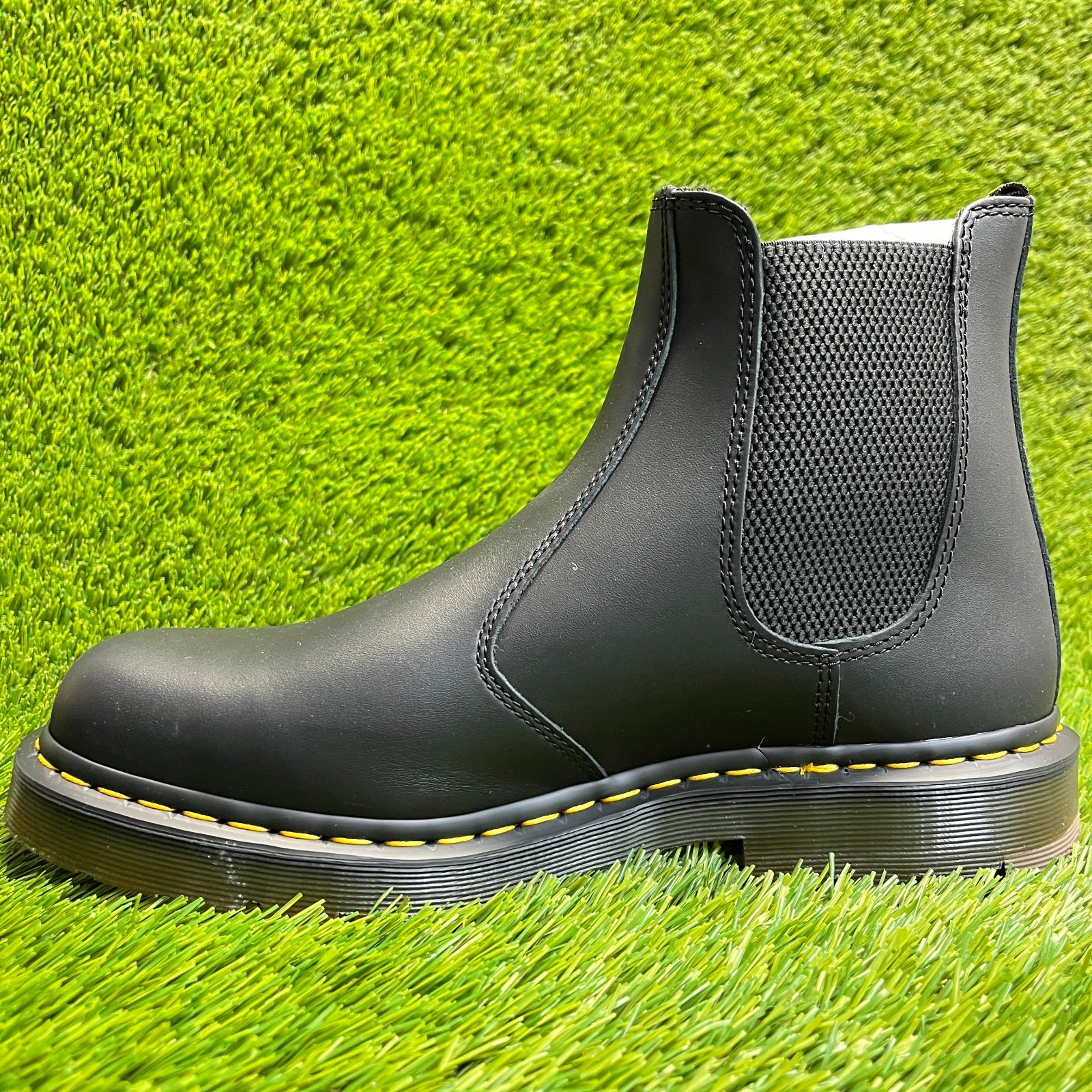 Dr. Martens 2976 SR Mens Size 11 Womens 12 Black Classic Leather Chelsea Boots