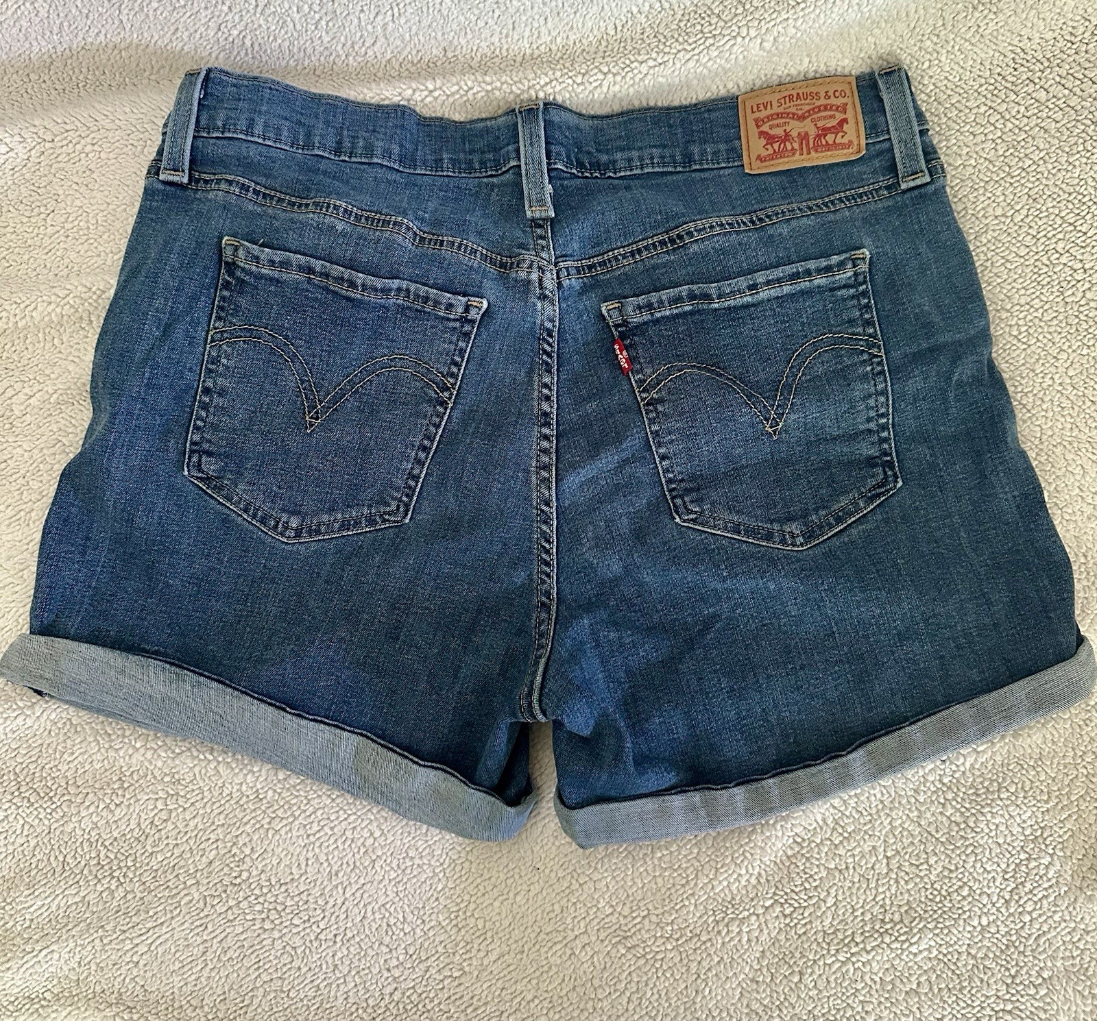 Levi Strauss & Co. Women’s Mid Length Denim Shorts 32×6 Blue Cuffed 5-Pkt