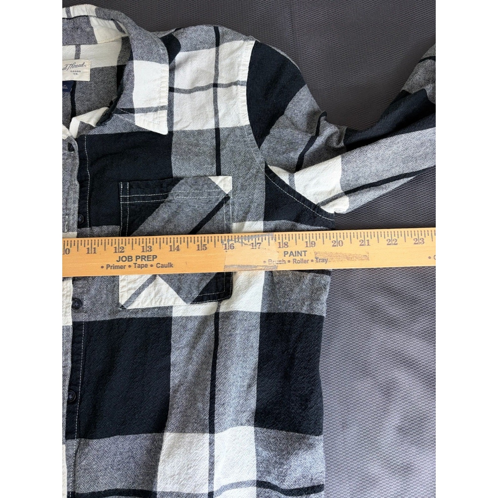 Universal Thread Black and White Plaid Button-Up Shirt size M 100%cotton