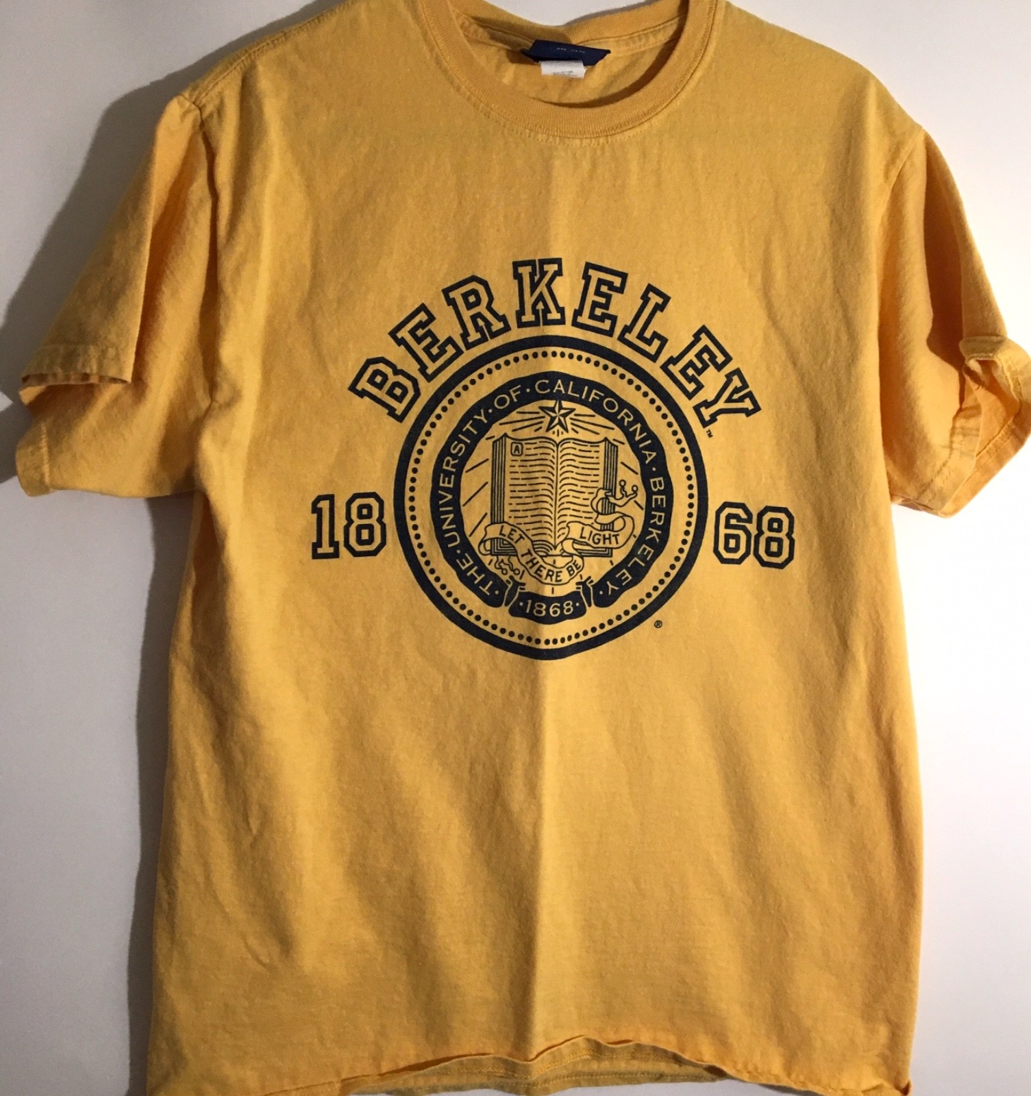 Vintage MV Sport Berkeley California Men’s Sz Medium Yellow University T Shirt